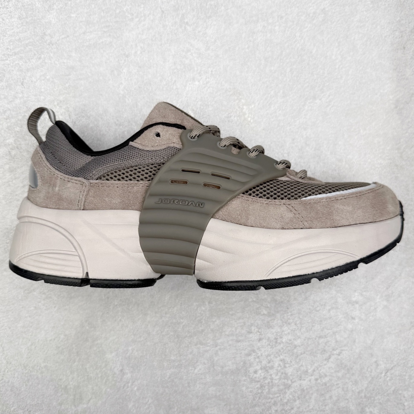 Jordan Trunner O/S AJ经典百搭透气生活休闲鞋 实拍调校N版已经零色差零失真 百分百还原实物色彩所见即所得 不存在货不对板色差等低级问题 选购参考实物拍摄 不混卖不参货 只用心做好货严格选品 承诺混一赔十 尺码:36 36.5 37.5 38 38.5 39 40 40.5 41 42 42.5 43 44 44.5 45-选品中心