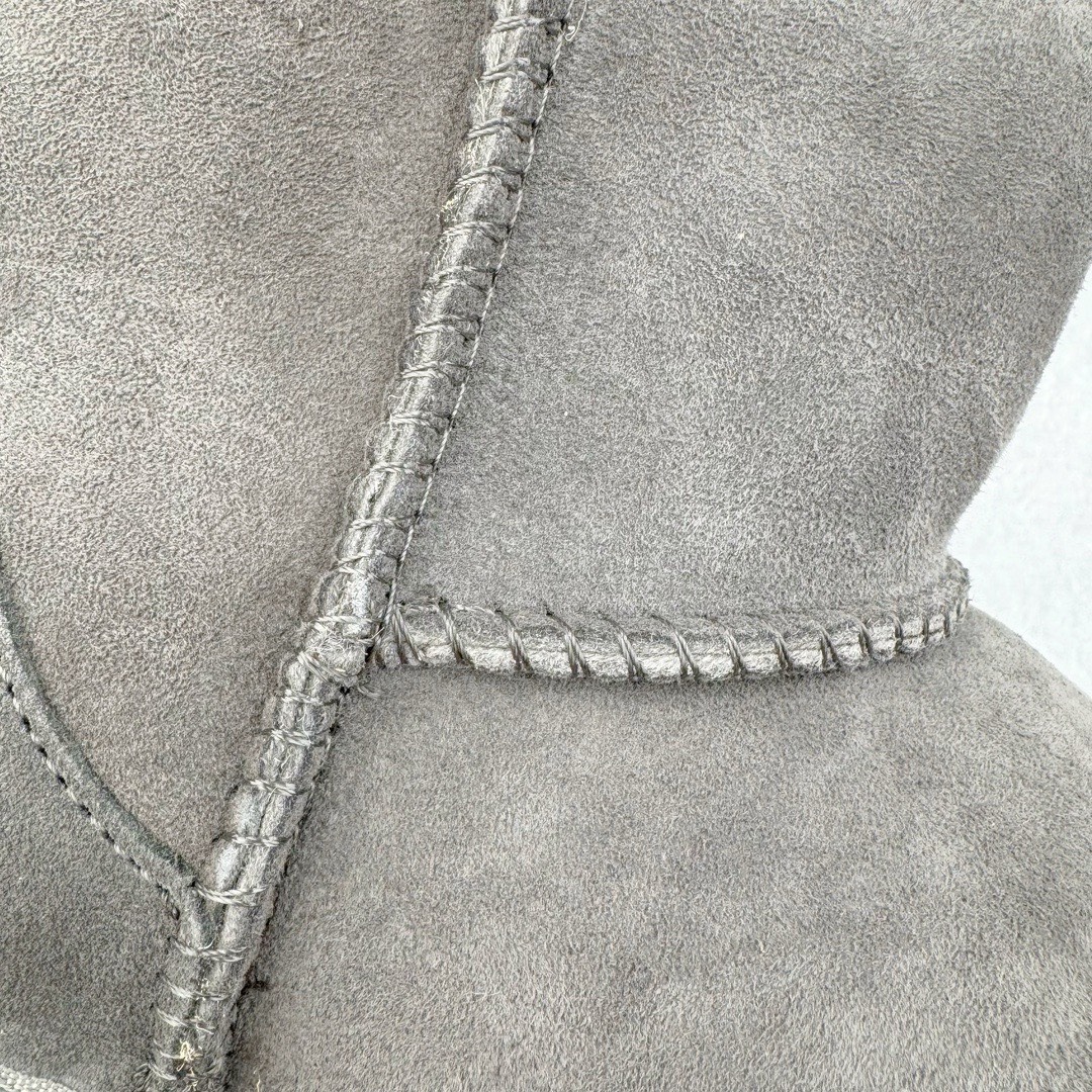 图片[14]-＃GX UGG 6222 经典短筒秋冬羊皮毛一体雪地靴 全鞋采用ZP同厂 隆丰A级澳洲进口羊皮毛一体 品牌代工厂生产线 完全遵循ZP工艺流程 代工厂原厂版师 秉承无原鞋不开发选择 注重每一处细节 市面最正版型 TREADLITE\\\”轻翼\\\”科技外底 轻便/耐用/柔韧/桩型【售后郑重承诺】一个月内若出现重大脱胶/断底等质量问题 直接为您换新！尺码：35 36 37 38 39 40-选品中心