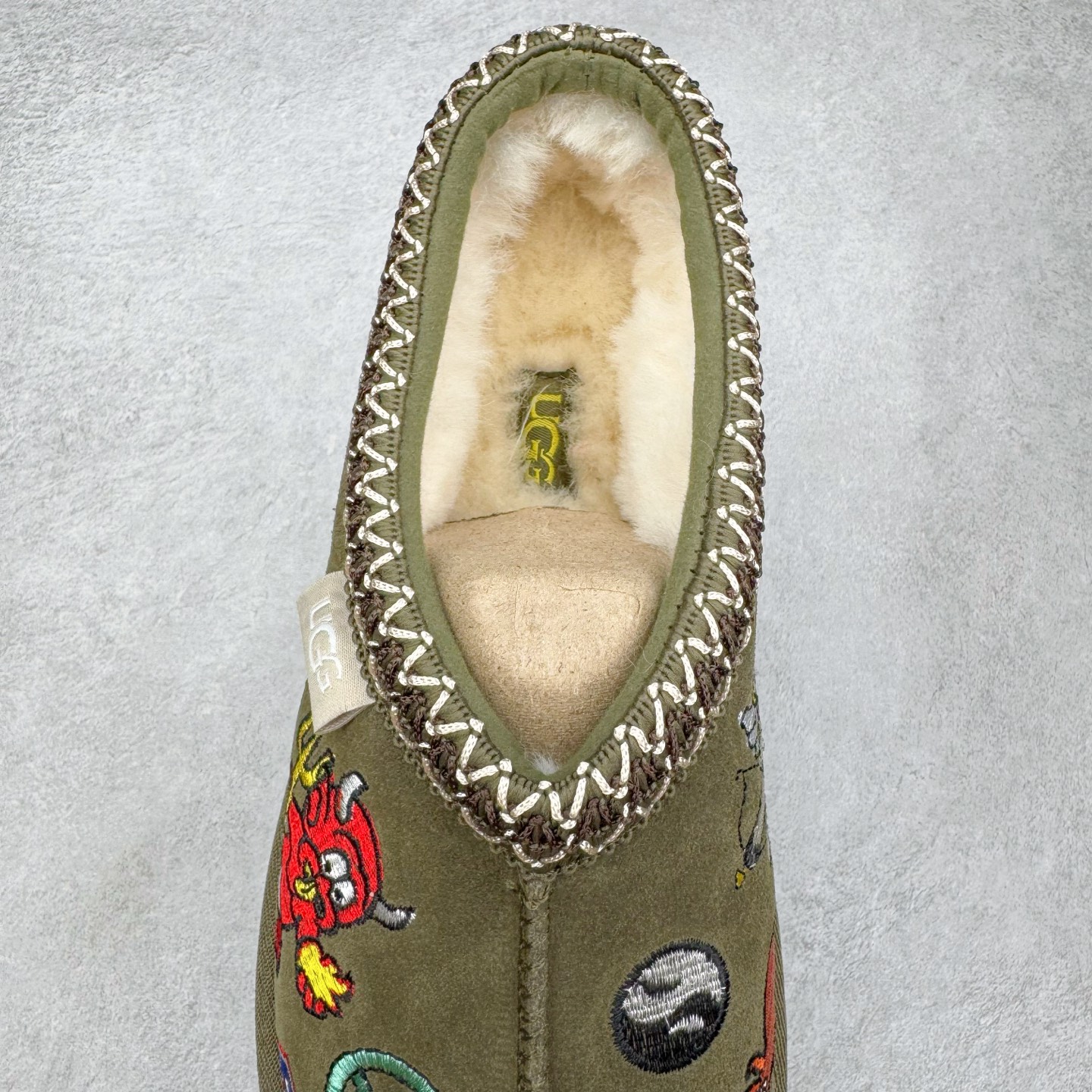 图片[5]-＃GX PALACE x UGG 7290 Tasman 小恶魔联名款柔软舒适低帮生活休闲鞋 男女同款 秋冬羊皮毛一体雪地靴 全鞋采用ZP同厂 隆丰A级澳洲进口羊皮毛一体 品牌代工厂生产线 完全遵循ZP工艺流程 代工厂原厂版师 秉承无原鞋不开发选择 注重每一处细节 市面最正版型 TREADLITE\\\”轻翼\\\”科技外底 轻便/耐用/柔韧/桩型【售后郑重承诺】一个月内若出现重大脱胶/断底等质量问题 直接为您换新！尺码：35 36 37 38 39 40 41 42 43 44 45-选品中心