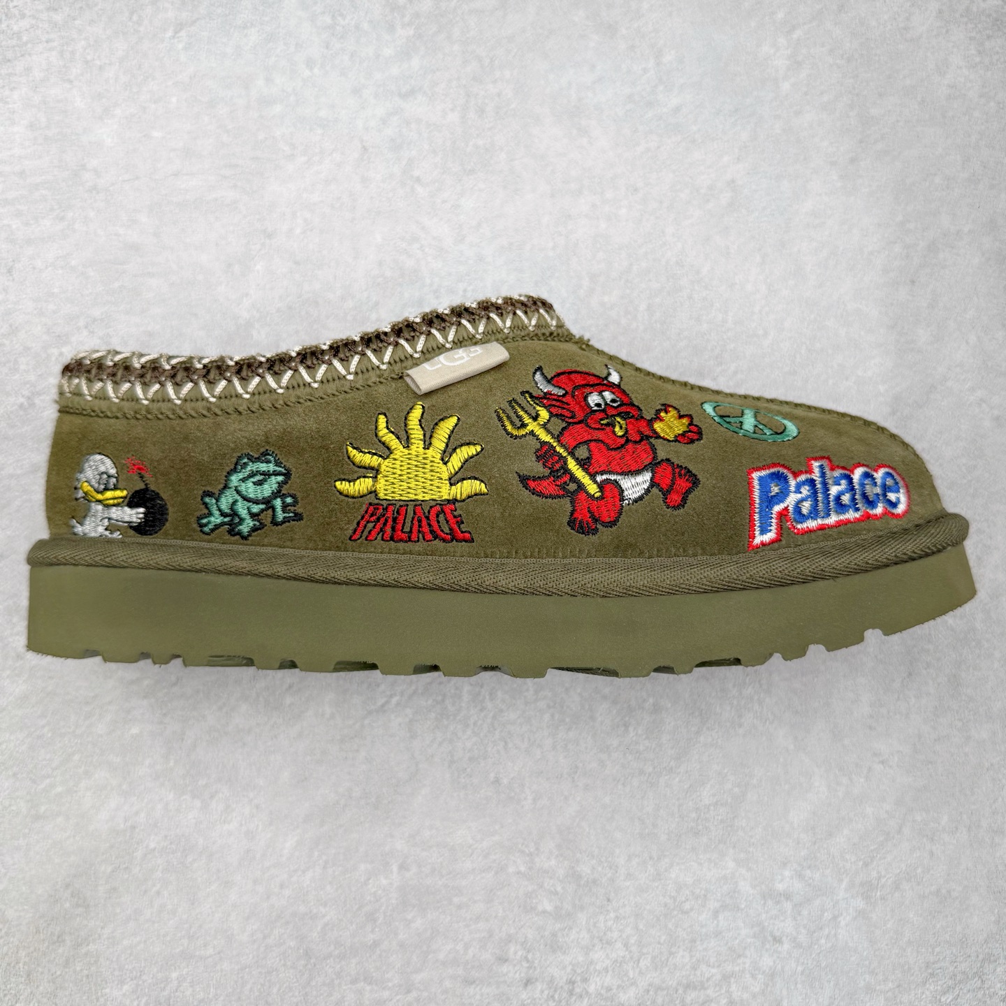 ＃GX PALACE x UGG 7290 Tasman 小恶魔联名款柔软舒适低帮生活休闲鞋 男女同款 秋冬羊皮毛一体雪地靴 全鞋采用ZP同厂 隆丰A级澳洲进口羊皮毛一体 品牌代工厂生产线 完全遵循ZP工艺流程 代工厂原厂版师 秉承无原鞋不开发选择 注重每一处细节 市面最正版型 TREADLITE\\\”轻翼\\\”科技外底 轻便/耐用/柔韧/桩型【售后郑重承诺】一个月内若出现重大脱胶/断底等质量问题 直接为您换新！尺码：35 36 37 38 39 40 41 42 43 44 45-选品中心