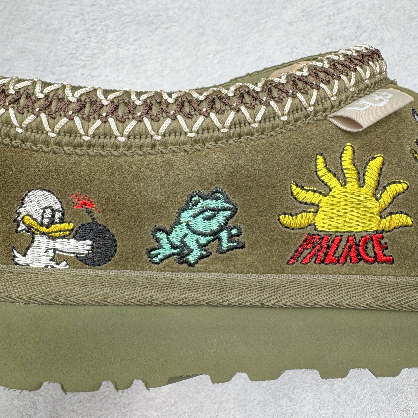 图片[15]-＃GX PALACE x UGG 7290 Tasman 小恶魔联名款柔软舒适低帮生活休闲鞋 男女同款 秋冬羊皮毛一体雪地靴 全鞋采用ZP同厂 隆丰A级澳洲进口羊皮毛一体 品牌代工厂生产线 完全遵循ZP工艺流程 代工厂原厂版师 秉承无原鞋不开发选择 注重每一处细节 市面最正版型 TREADLITE\\\”轻翼\\\”科技外底 轻便/耐用/柔韧/桩型【售后郑重承诺】一个月内若出现重大脱胶/断底等质量问题 直接为您换新！尺码：35 36 37 38 39 40 41 42 43 44 45-选品中心