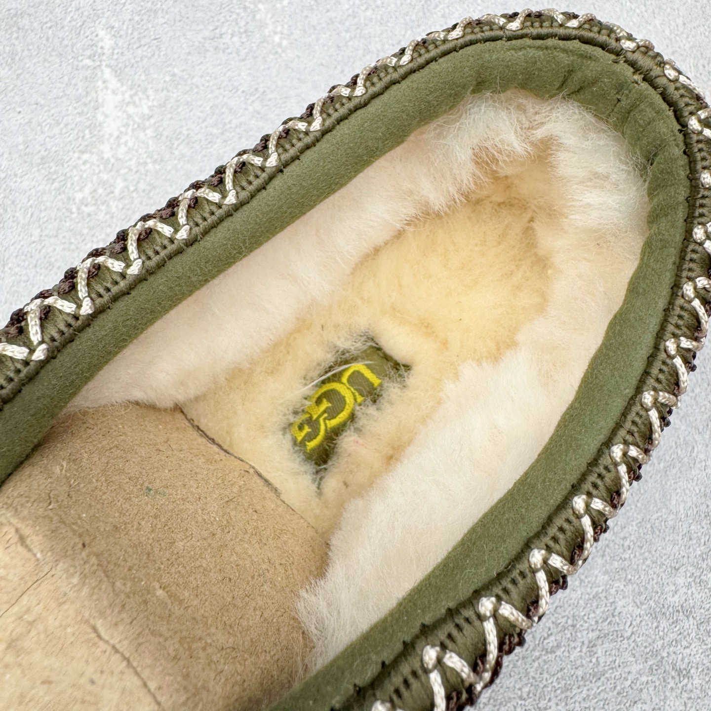 图片[10]-＃GX PALACE x UGG 7290 Tasman 小恶魔联名款柔软舒适低帮生活休闲鞋 男女同款 秋冬羊皮毛一体雪地靴 全鞋采用ZP同厂 隆丰A级澳洲进口羊皮毛一体 品牌代工厂生产线 完全遵循ZP工艺流程 代工厂原厂版师 秉承无原鞋不开发选择 注重每一处细节 市面最正版型 TREADLITE\\\”轻翼\\\”科技外底 轻便/耐用/柔韧/桩型【售后郑重承诺】一个月内若出现重大脱胶/断底等质量问题 直接为您换新！尺码：35 36 37 38 39 40 41 42 43 44 45-选品中心