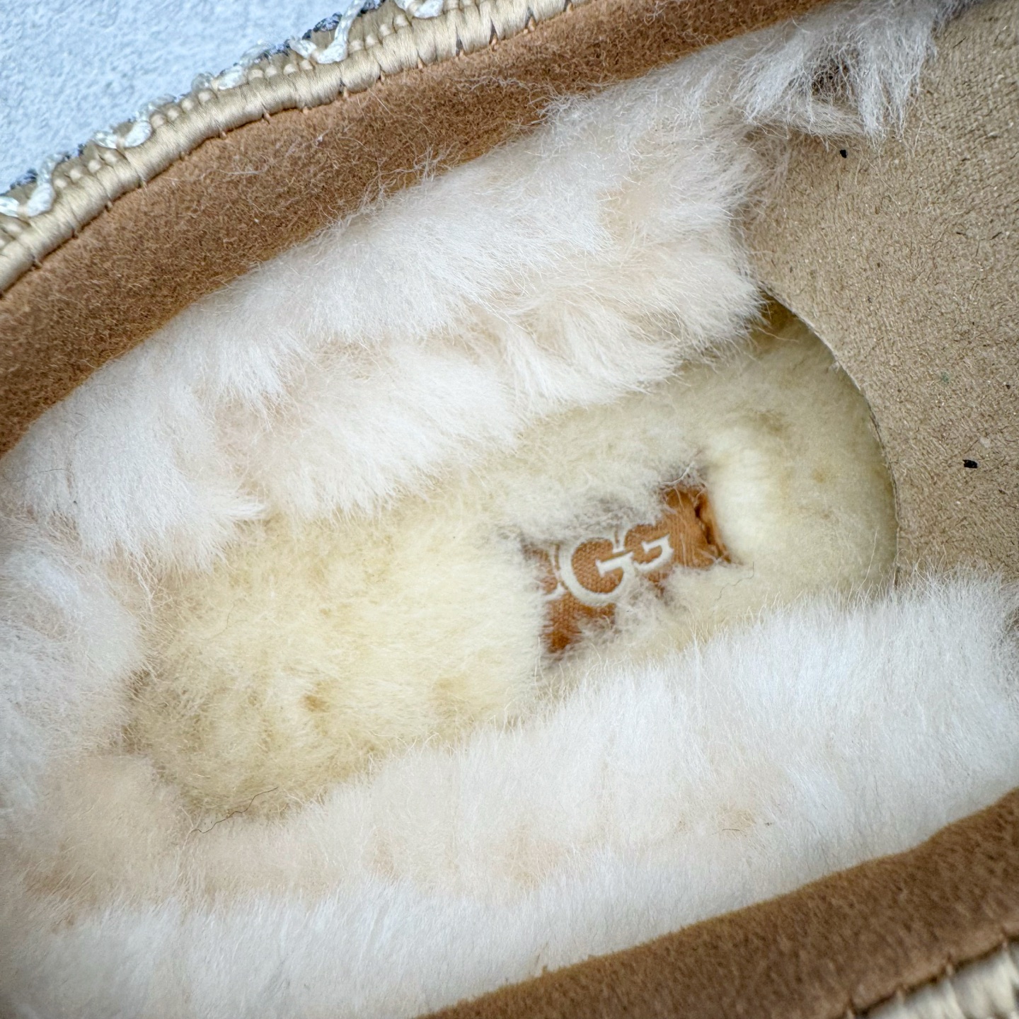 图片[12]-＃GX PALACE x UGG 7290 Tasman 小恶魔联名款柔软舒适低帮生活休闲鞋 男女同款 秋冬羊皮毛一体雪地靴 全鞋采用ZP同厂 隆丰A级澳洲进口羊皮毛一体 品牌代工厂生产线 完全遵循ZP工艺流程 代工厂原厂版师 秉承无原鞋不开发选择 注重每一处细节 市面最正版型 TREADLITE\\\”轻翼\\\”科技外底 轻便/耐用/柔韧/桩型【售后郑重承诺】一个月内若出现重大脱胶/断底等质量问题 直接为您换新！尺码：35 36 37 38 39 40 41 42 43 44 45-选品中心