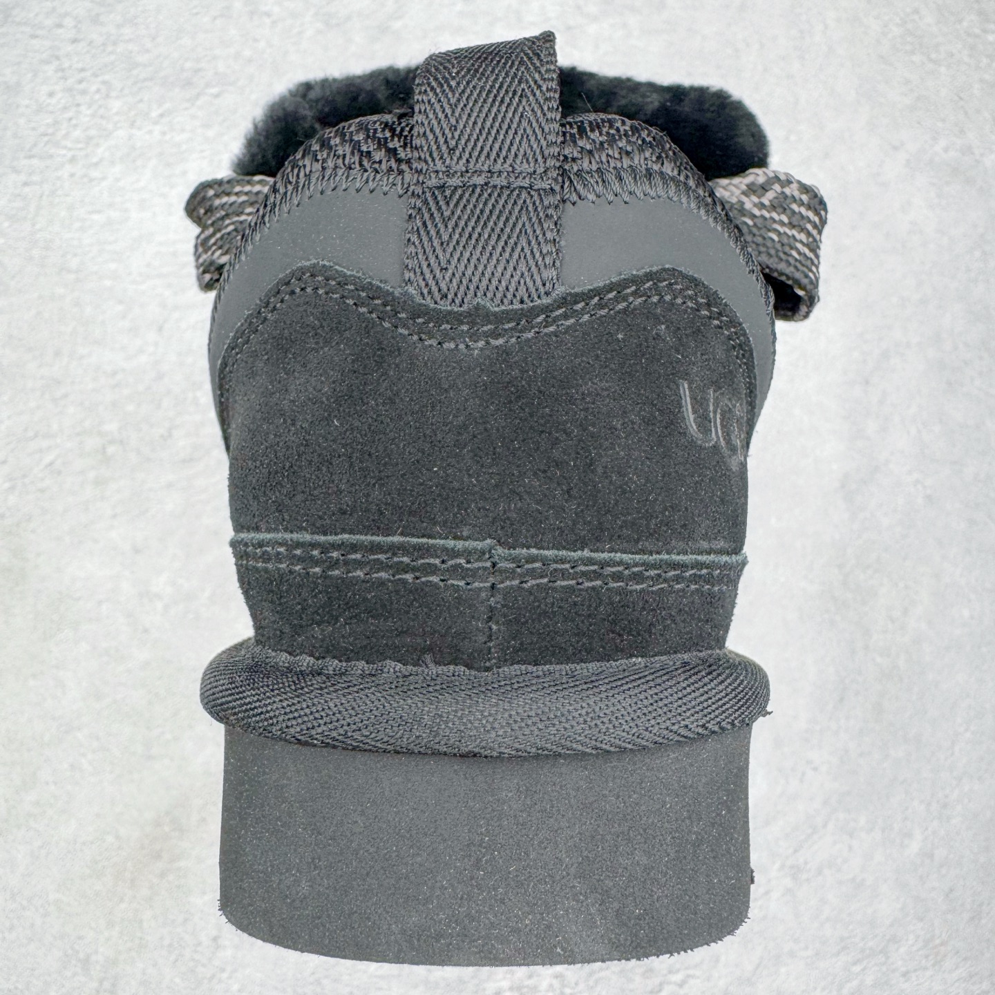 图片[8]-＃GX UGG 4032 梅尔秋冬羊皮毛一体雪地靴 全鞋采用ZP同厂 隆丰A级澳洲进口羊皮毛一体 品牌代工厂生产线 完全遵循ZP工艺流程 代工厂原厂版师 秉承无原鞋不开发选择 注重每一处细节 市面最正版型 TREADLITE\\\”轻翼\\\”科技外底 轻便/耐用/柔韧/桩型【售后郑重承诺】一个月内若出现重大脱胶/断底等质量问题 直接为您换新！尺码：35 36 37 38 39 40 41 42 43-选品中心