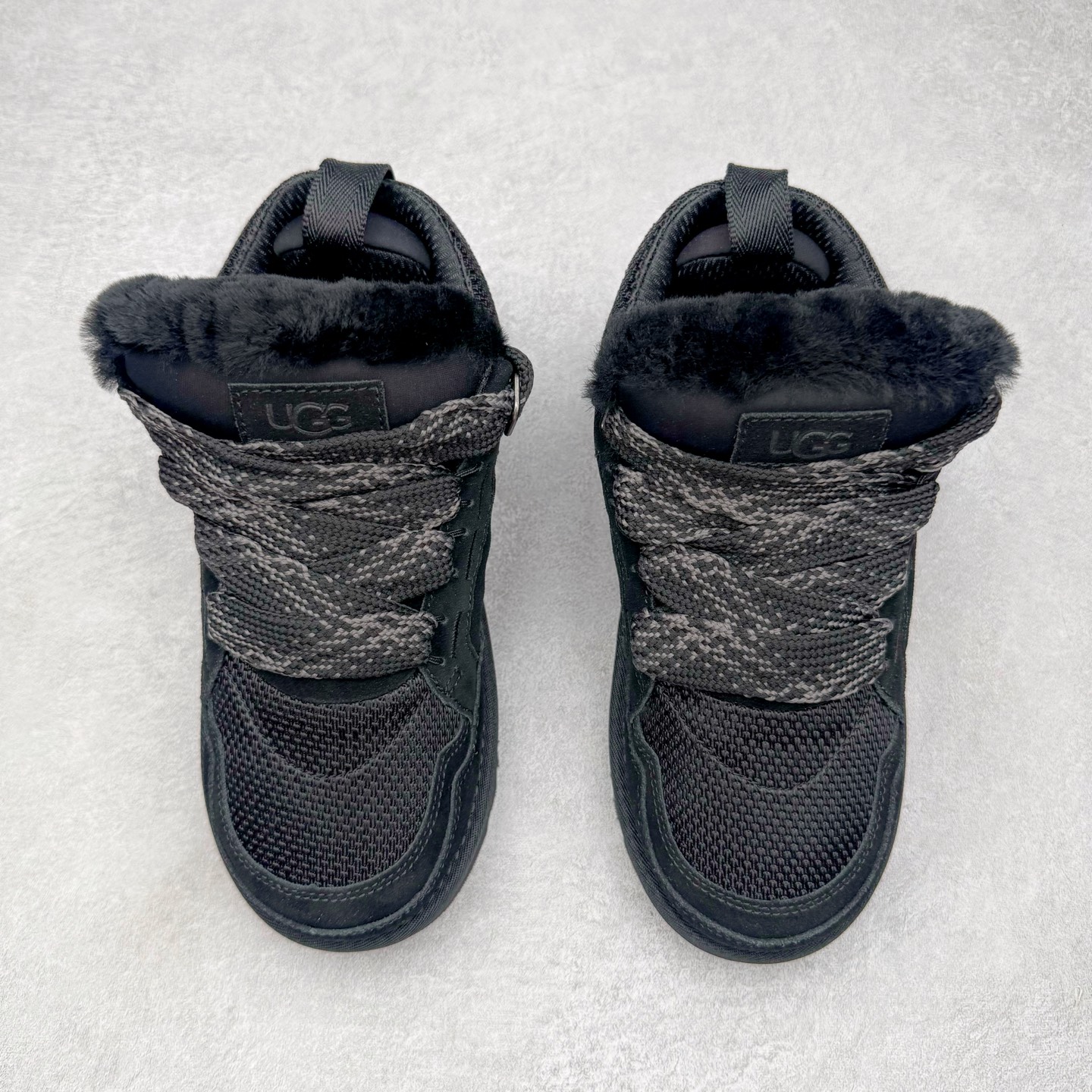 图片[2]-＃GX UGG 4032 梅尔秋冬羊皮毛一体雪地靴 全鞋采用ZP同厂 隆丰A级澳洲进口羊皮毛一体 品牌代工厂生产线 完全遵循ZP工艺流程 代工厂原厂版师 秉承无原鞋不开发选择 注重每一处细节 市面最正版型 TREADLITE\\\”轻翼\\\”科技外底 轻便/耐用/柔韧/桩型【售后郑重承诺】一个月内若出现重大脱胶/断底等质量问题 直接为您换新！尺码：35 36 37 38 39 40 41 42 43-选品中心