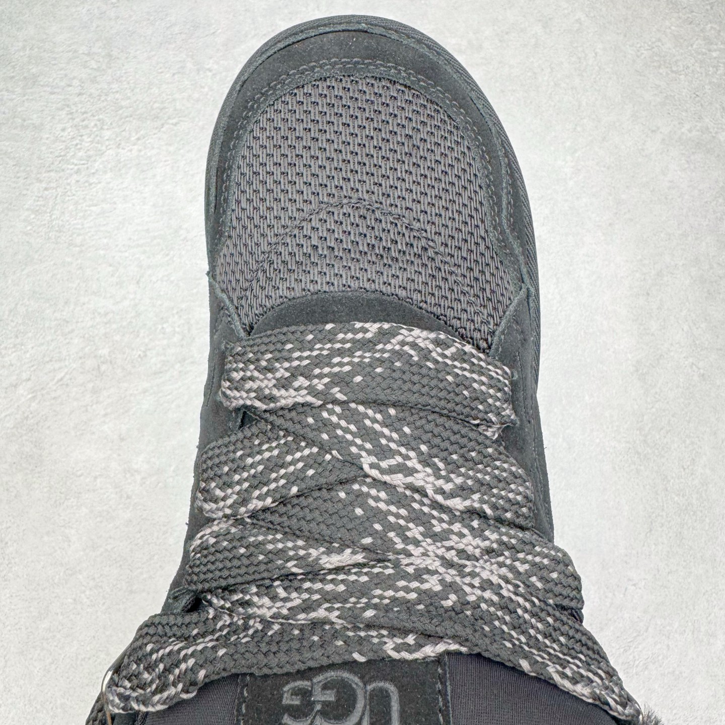 图片[4]-＃GX UGG 4032 梅尔秋冬羊皮毛一体雪地靴 全鞋采用ZP同厂 隆丰A级澳洲进口羊皮毛一体 品牌代工厂生产线 完全遵循ZP工艺流程 代工厂原厂版师 秉承无原鞋不开发选择 注重每一处细节 市面最正版型 TREADLITE\\\”轻翼\\\”科技外底 轻便/耐用/柔韧/桩型【售后郑重承诺】一个月内若出现重大脱胶/断底等质量问题 直接为您换新！尺码：35 36 37 38 39 40 41 42 43-选品中心