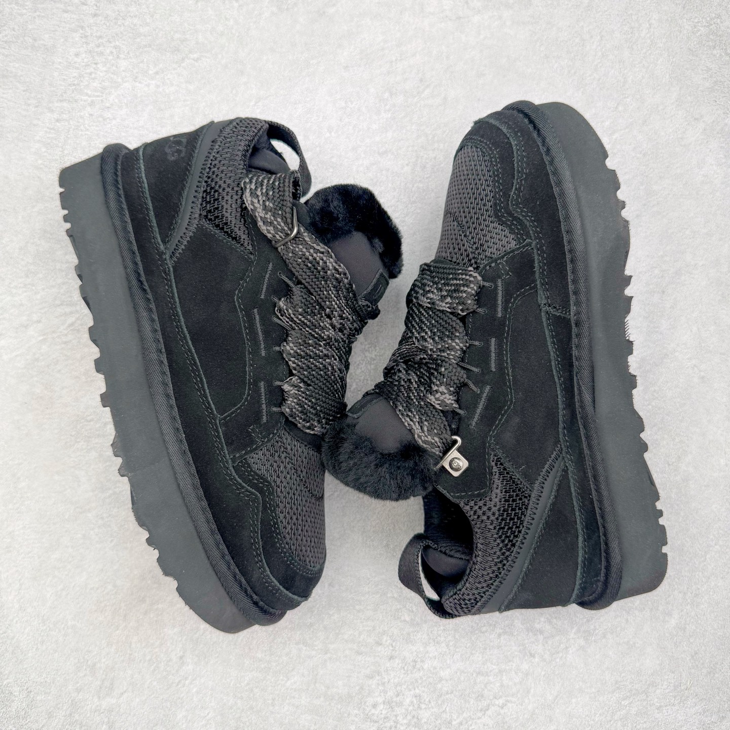 图片[3]-＃GX UGG 4032 梅尔秋冬羊皮毛一体雪地靴 全鞋采用ZP同厂 隆丰A级澳洲进口羊皮毛一体 品牌代工厂生产线 完全遵循ZP工艺流程 代工厂原厂版师 秉承无原鞋不开发选择 注重每一处细节 市面最正版型 TREADLITE\\\”轻翼\\\”科技外底 轻便/耐用/柔韧/桩型【售后郑重承诺】一个月内若出现重大脱胶/断底等质量问题 直接为您换新！尺码：35 36 37 38 39 40 41 42 43-选品中心