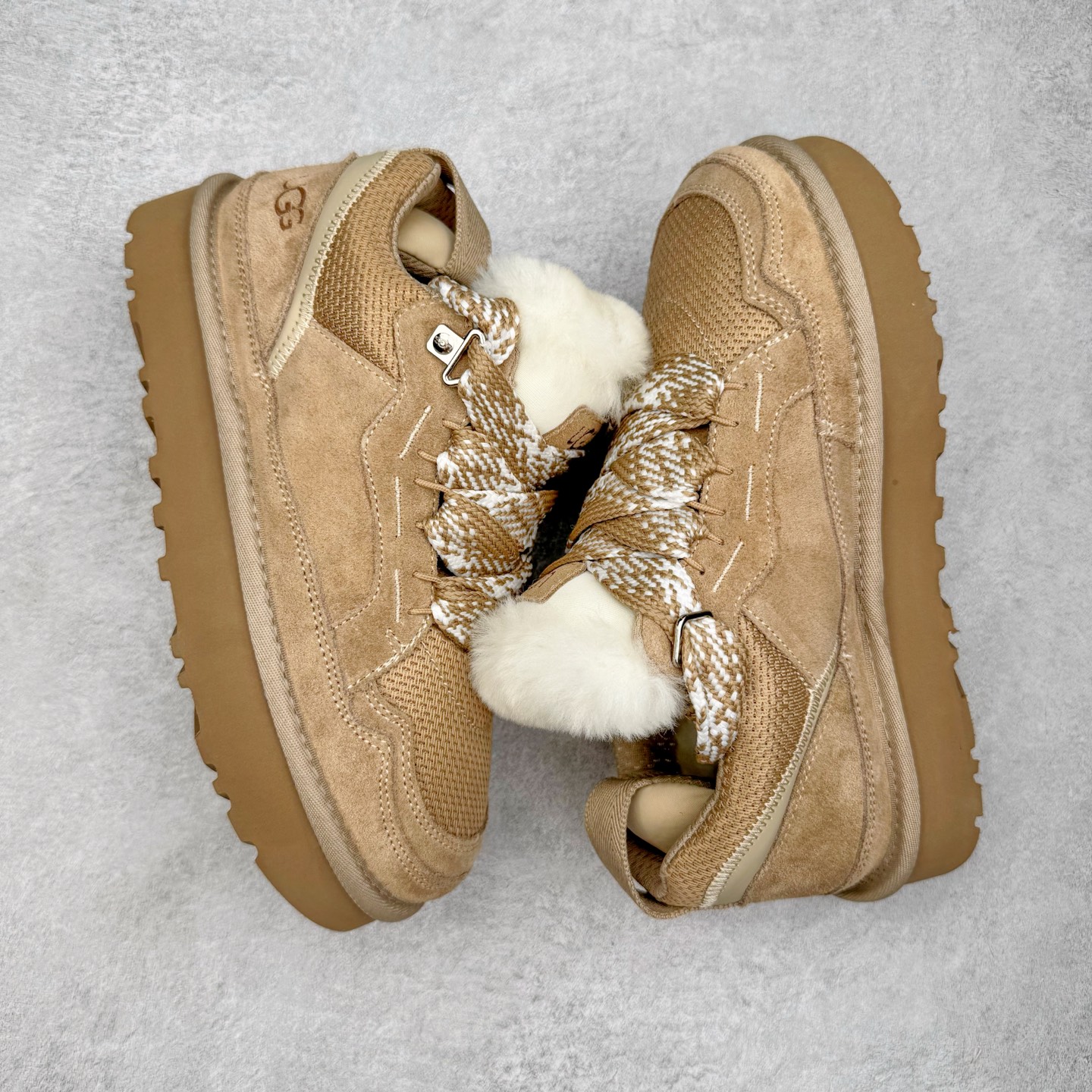 图片[3]-＃GX UGG 4032 梅尔秋冬羊皮毛一体雪地靴 全鞋采用ZP同厂 隆丰A级澳洲进口羊皮毛一体 品牌代工厂生产线 完全遵循ZP工艺流程 代工厂原厂版师 秉承无原鞋不开发选择 注重每一处细节 市面最正版型 TREADLITE\\\”轻翼\\\”科技外底 轻便/耐用/柔韧/桩型【售后郑重承诺】一个月内若出现重大脱胶/断底等质量问题 直接为您换新！尺码：35 36 37 38 39 40 41 42 43-选品中心