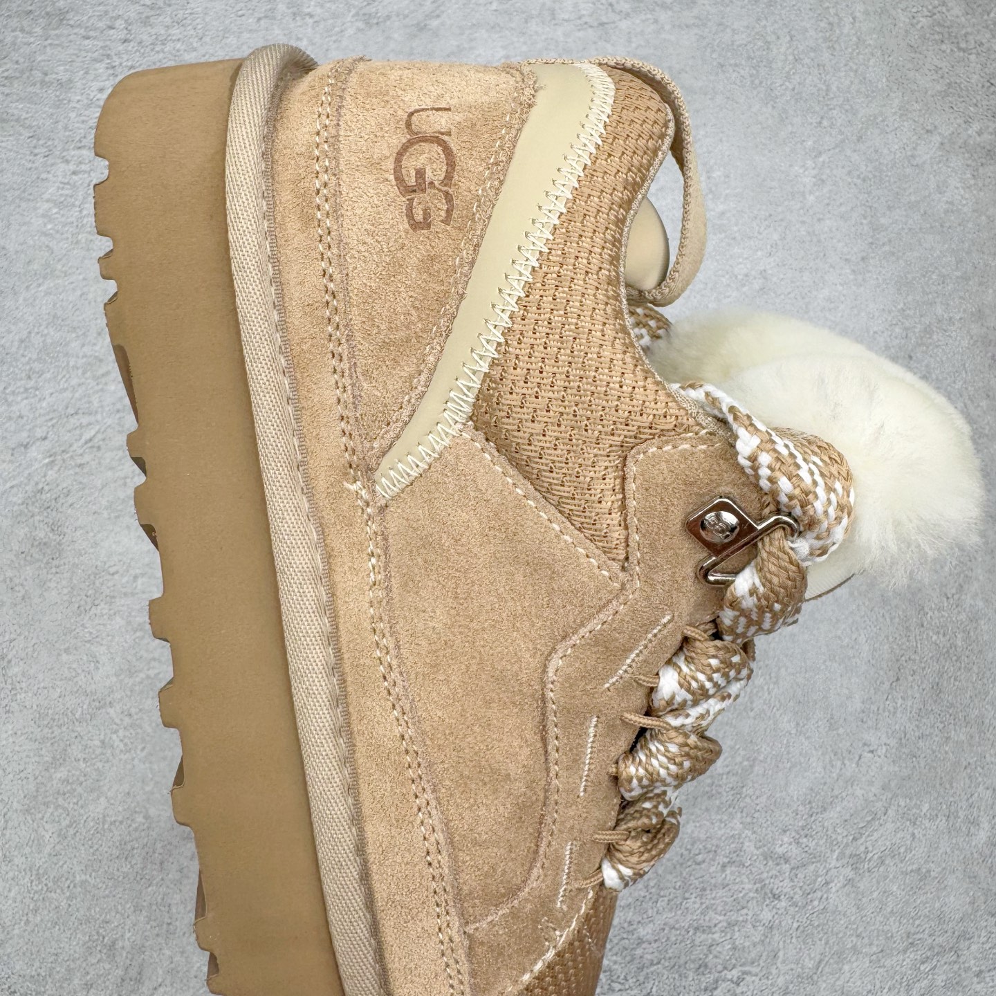 图片[6]-＃GX UGG 4032 梅尔秋冬羊皮毛一体雪地靴 全鞋采用ZP同厂 隆丰A级澳洲进口羊皮毛一体 品牌代工厂生产线 完全遵循ZP工艺流程 代工厂原厂版师 秉承无原鞋不开发选择 注重每一处细节 市面最正版型 TREADLITE\\\”轻翼\\\”科技外底 轻便/耐用/柔韧/桩型【售后郑重承诺】一个月内若出现重大脱胶/断底等质量问题 直接为您换新！尺码：35 36 37 38 39 40 41 42 43-选品中心