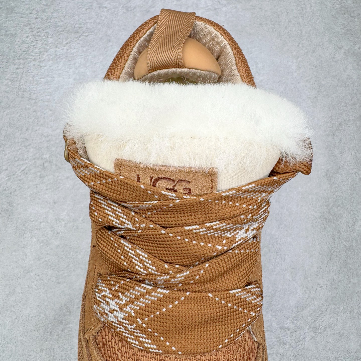 图片[5]-＃GX UGG 4032 梅尔秋冬羊皮毛一体雪地靴 全鞋采用ZP同厂 隆丰A级澳洲进口羊皮毛一体 品牌代工厂生产线 完全遵循ZP工艺流程 代工厂原厂版师 秉承无原鞋不开发选择 注重每一处细节 市面最正版型 TREADLITE\\\”轻翼\\\”科技外底 轻便/耐用/柔韧/桩型【售后郑重承诺】一个月内若出现重大脱胶/断底等质量问题 直接为您换新！尺码：35 36 37 38 39 40 41 42 43-选品中心