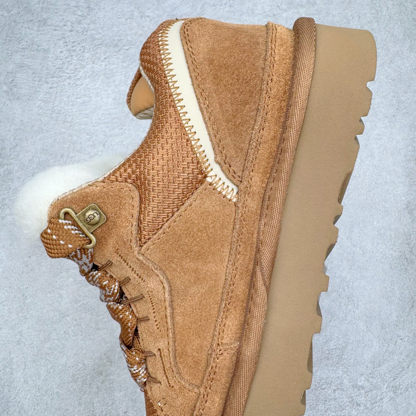 图片[7]-＃GX UGG 4032 梅尔秋冬羊皮毛一体雪地靴 全鞋采用ZP同厂 隆丰A级澳洲进口羊皮毛一体 品牌代工厂生产线 完全遵循ZP工艺流程 代工厂原厂版师 秉承无原鞋不开发选择 注重每一处细节 市面最正版型 TREADLITE\\\”轻翼\\\”科技外底 轻便/耐用/柔韧/桩型【售后郑重承诺】一个月内若出现重大脱胶/断底等质量问题 直接为您换新！尺码：35 36 37 38 39 40 41 42 43-选品中心