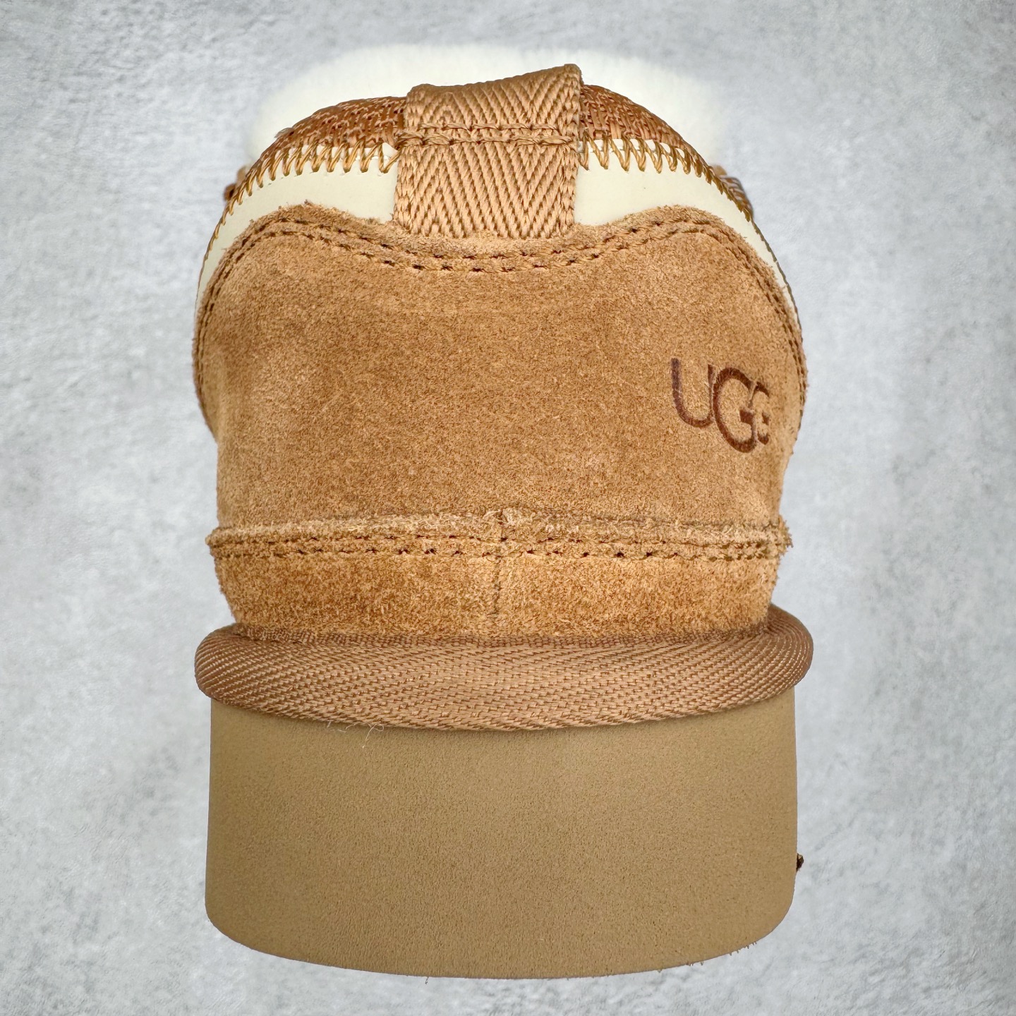 图片[8]-＃GX UGG 4032 梅尔秋冬羊皮毛一体雪地靴 全鞋采用ZP同厂 隆丰A级澳洲进口羊皮毛一体 品牌代工厂生产线 完全遵循ZP工艺流程 代工厂原厂版师 秉承无原鞋不开发选择 注重每一处细节 市面最正版型 TREADLITE\\\”轻翼\\\”科技外底 轻便/耐用/柔韧/桩型【售后郑重承诺】一个月内若出现重大脱胶/断底等质量问题 直接为您换新！尺码：35 36 37 38 39 40 41 42 43-选品中心