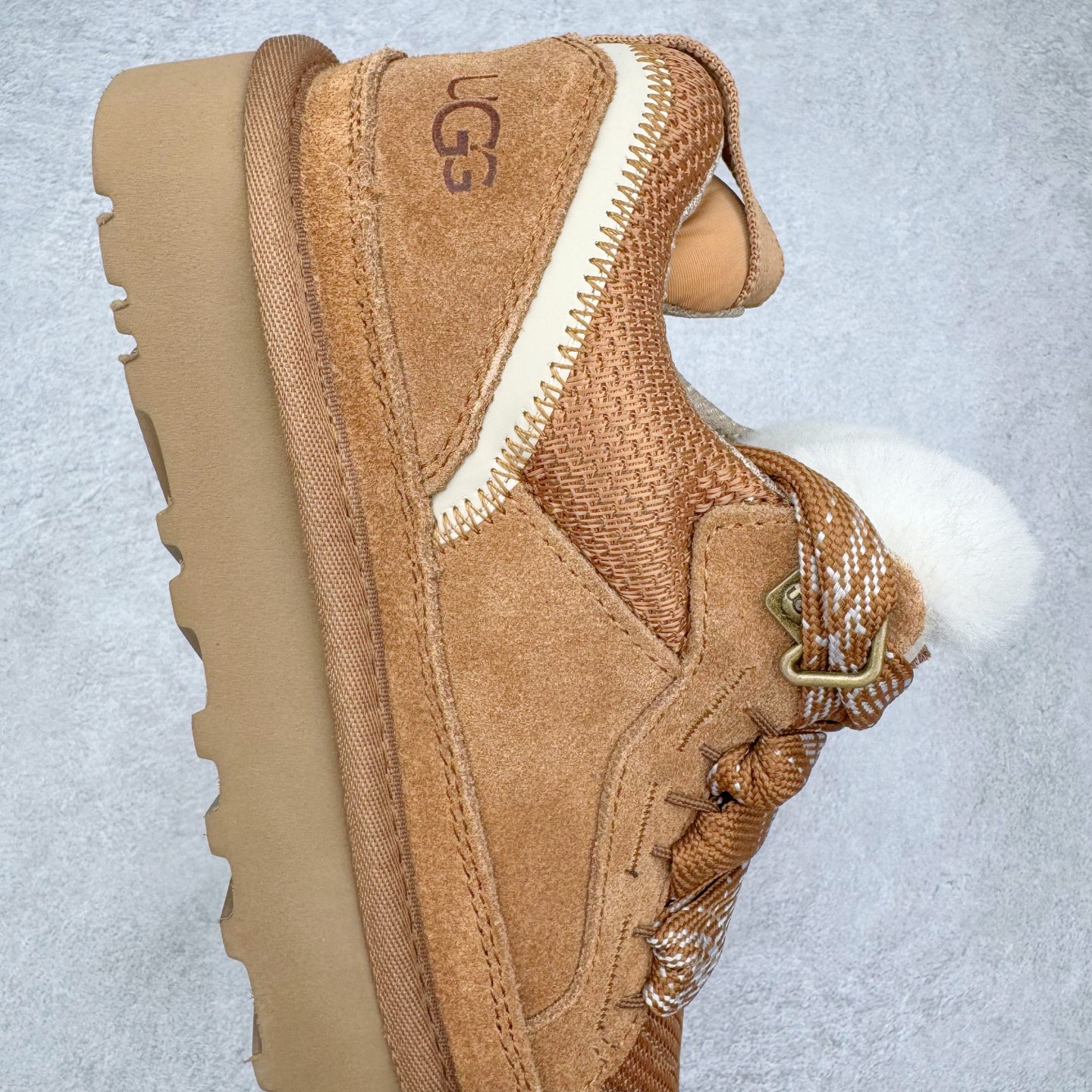 图片[6]-＃GX UGG 4032 梅尔秋冬羊皮毛一体雪地靴 全鞋采用ZP同厂 隆丰A级澳洲进口羊皮毛一体 品牌代工厂生产线 完全遵循ZP工艺流程 代工厂原厂版师 秉承无原鞋不开发选择 注重每一处细节 市面最正版型 TREADLITE\\\”轻翼\\\”科技外底 轻便/耐用/柔韧/桩型【售后郑重承诺】一个月内若出现重大脱胶/断底等质量问题 直接为您换新！尺码：35 36 37 38 39 40 41 42 43-选品中心