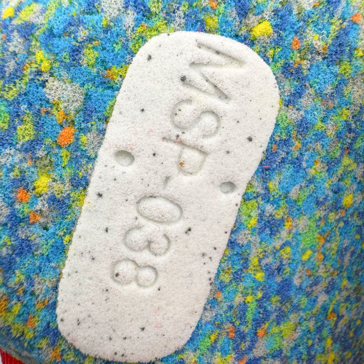 图片[10]-＃CS纯原 PUMA Speedca OG 彪马极速赛车系列低帮德训风拼接复古百搭休闲运动赛车鞋 鞋款从80、90年代赛车手所穿的防火赛车鞋为原型，鞋身线条模仿了赛车的流线廓形，体现了空气动力学原理的结构。简约流畅的外观，恰好又和贯穿其中的Formstrip Logo融合恰到好处，视觉上细节丰富且协调。本次Speedcat OG鞋款归来，最大看点自然式保留了窄版鞋型以及薄底构造。这两年各品牌鞋底越做越厚，Speedcat反其道而行之，上脚几乎无鞋底的效果带来耳目一新的视觉体验。鞋面依旧是以质感细腻的麂皮材质打造，并且大面积近乎全包裹的使用，复古味道也愈发浓烈。配色上更是将最原始的黑色和红色带回，向F1赛车队的标志性队服致敬。相信让各位一眼种草的更多是出挑的大红色，上脚即可瞬间点亮整体造型，在以球鞋为核心的OOTD中脱颖而出。而另一款黑色则是低调的万金油，彰显新潮个性的同时又不喧宾夺主，也是热爱简约系穿搭朋友的首选。 尺码：35.5 36 37 37.5 38 38.5 39 40 40.5 41 42 42.5 43 44 44.5 45-选品中心