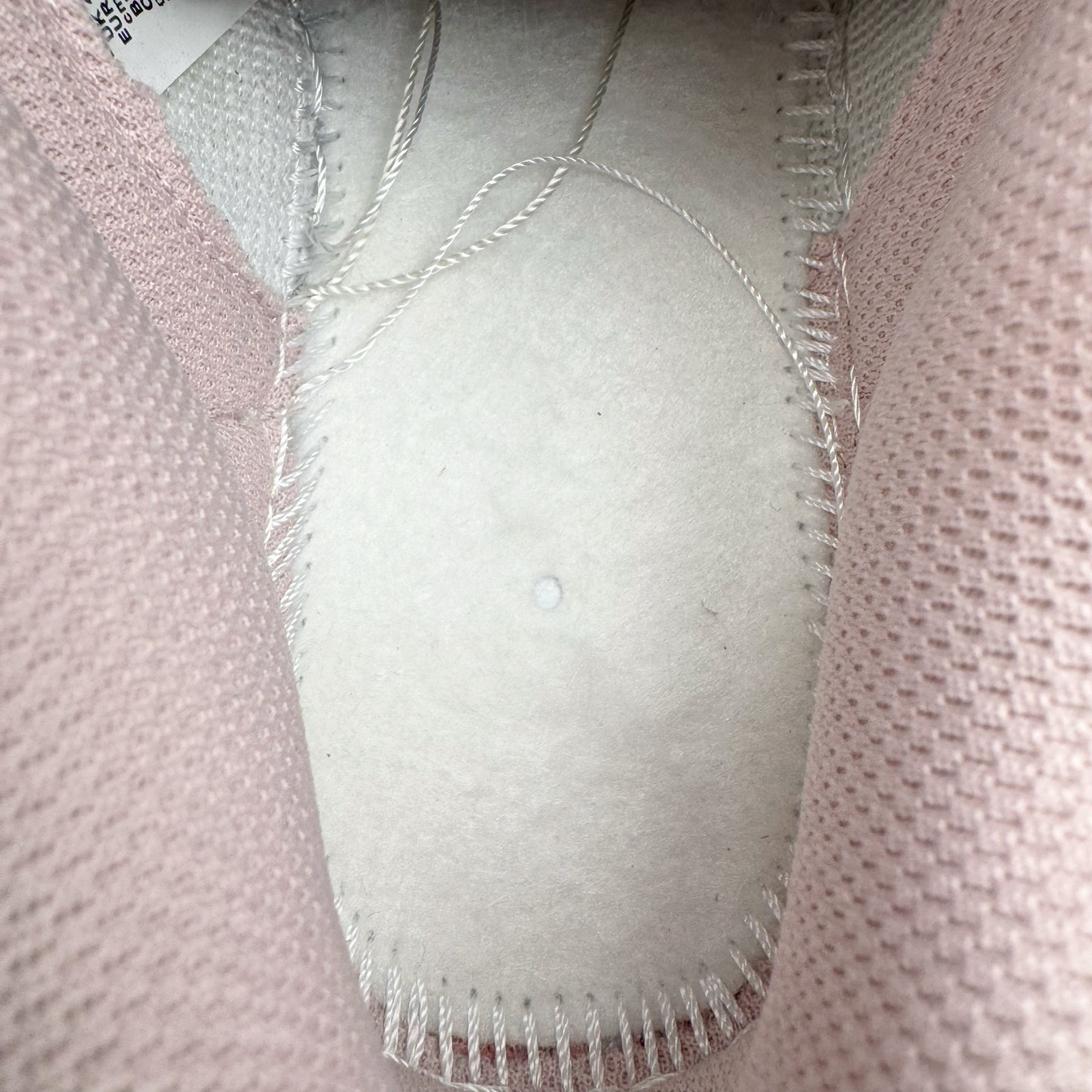 图片[11]-＃YC纯原 NK Dunk Low 温柔豆沙 PC0528-105 当柔雾粉褪去甜腻，如晨光中初绽的玫瑰，与纯净的珍珠白皮革共同勾勒出优雅廓形。鞋身如马卡龙色盘般柔和，豆沙粉Swoosh似笔锋勾勒的弧线，悄然将街头潮酷基因融入每一寸温柔肌理。后跟压印「Good Luck」幸运签名，是藏在细节里的仪式感，无需刻意张扬，温柔本身就是强大的磁场。定制系列天花板 无原鞋不开发 全系列得物原鞋一比一校对开发 配色持续更新中 终端对接 优势输出 全套原厂楦头原纸板数据档案倾力打造 原汁原味莞产 极致还原 圈内最强针车工艺 高端零售指定版 广东原厂配套原盒原标 鞋盒分三个尺码段 原厂冲刀 超高清洁度 全鞋零毛边皮料切割 采用原厂百宏鞋带以及原厂百宏织唛舌标 内标可供原厂几率过验 进口原装条纹中底布 四线拉帮白色点胶 原厂拉帮手法遵循公司 原厂电绣 极致还原 尺码：36 36.5 37.5 38 38.5 39 40 40.5 41 42 42.5 43 44 44.5 45 46-选品中心