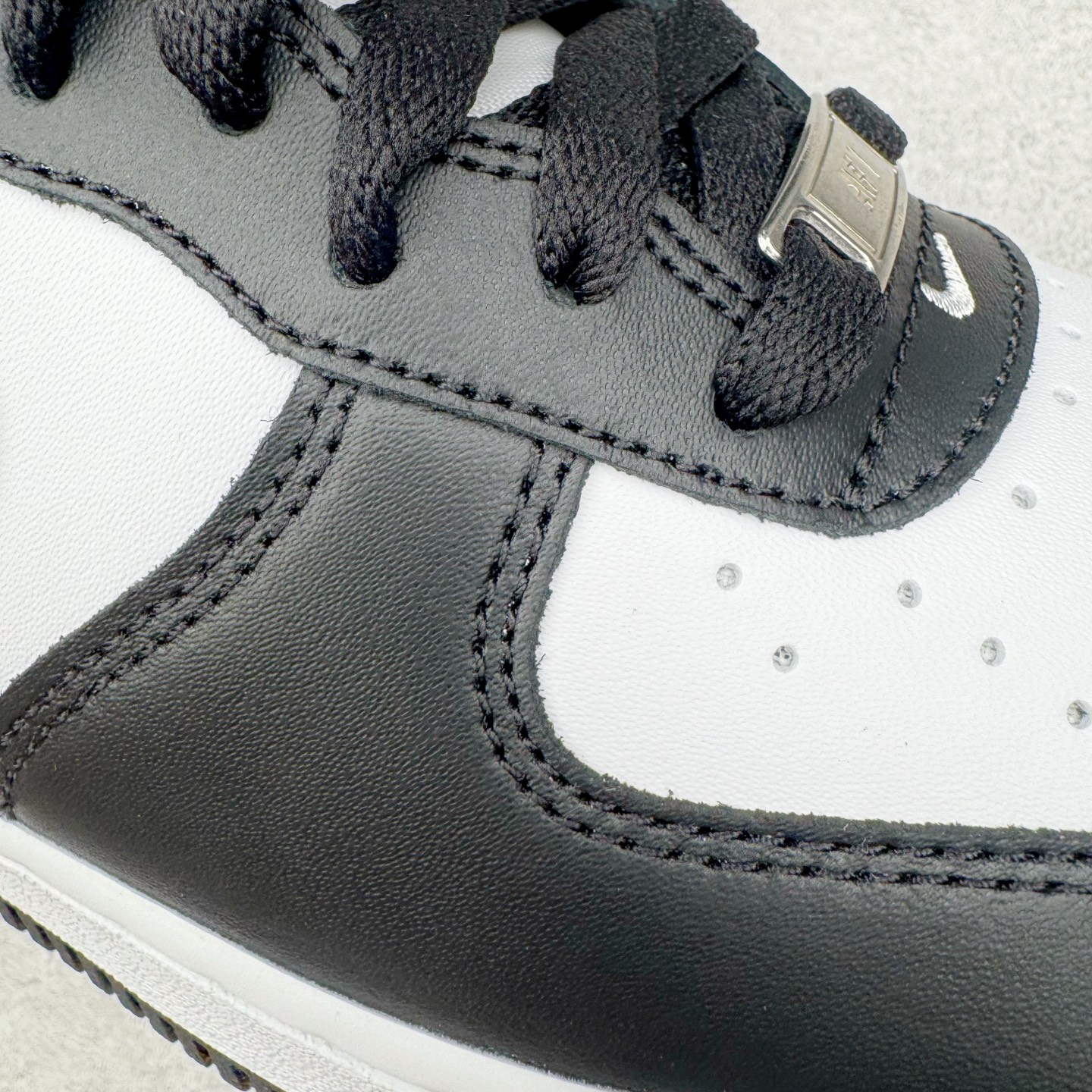 图片[14]-＃GX NK Air Force 1 Low \’07 空军一号低帮经典板鞋 黑白熊猫 DV0788-001 经典老鞋 完美复刻 不规则波浪大底咬花 全鞋电脑针车 工整有序 视觉效果满分 原厂拉帮手法 标准四线 密度针距针孔大小控制到位 原装反口里网布海绵 正确卡色网眼大小 新版鞋撑改用纸团代替 原厂港宝加持完美还原灵魂版型 原盒原配从里到外百分百还原 原厂全头层原厂皮料 原标原盒 内置Sole气垫 中底白色背胶 中底划线 已经无限的接近公司 原厂楦头 原厂刺绣 后跟弧度修正 独家私模最大开发到48.5 尺码：35.5 36 37.5 38 38.5 39 40 40.5 41 42 42.5 43 44 44.5 45 46 47.5 48.5-选品中心