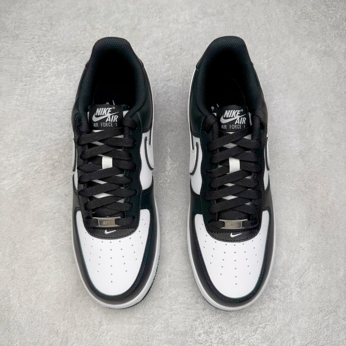 图片[2]-＃GX NK Air Force 1 Low \’07 空军一号低帮经典板鞋 黑白熊猫 DV0788-001 经典老鞋 完美复刻 不规则波浪大底咬花 全鞋电脑针车 工整有序 视觉效果满分 原厂拉帮手法 标准四线 密度针距针孔大小控制到位 原装反口里网布海绵 正确卡色网眼大小 新版鞋撑改用纸团代替 原厂港宝加持完美还原灵魂版型 原盒原配从里到外百分百还原 原厂全头层原厂皮料 原标原盒 内置Sole气垫 中底白色背胶 中底划线 已经无限的接近公司 原厂楦头 原厂刺绣 后跟弧度修正 独家私模最大开发到48.5 尺码：35.5 36 37.5 38 38.5 39 40 40.5 41 42 42.5 43 44 44.5 45 46 47.5 48.5-选品中心