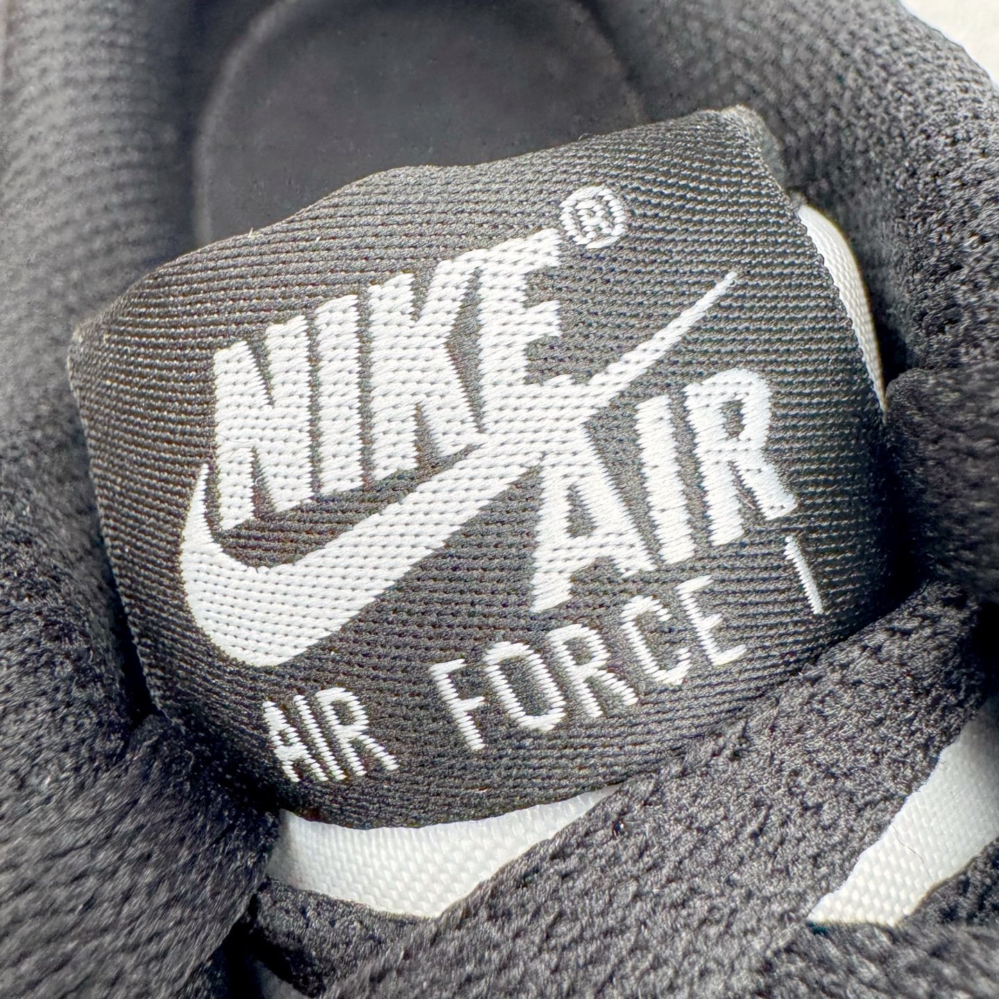 图片[17]-＃GX NK Air Force 1 Low \’07 空军一号低帮经典板鞋 黑白熊猫 DV0788-001 经典老鞋 完美复刻 不规则波浪大底咬花 全鞋电脑针车 工整有序 视觉效果满分 原厂拉帮手法 标准四线 密度针距针孔大小控制到位 原装反口里网布海绵 正确卡色网眼大小 新版鞋撑改用纸团代替 原厂港宝加持完美还原灵魂版型 原盒原配从里到外百分百还原 原厂全头层原厂皮料 原标原盒 内置Sole气垫 中底白色背胶 中底划线 已经无限的接近公司 原厂楦头 原厂刺绣 后跟弧度修正 独家私模最大开发到48.5 尺码：35.5 36 37.5 38 38.5 39 40 40.5 41 42 42.5 43 44 44.5 45 46 47.5 48.5-选品中心