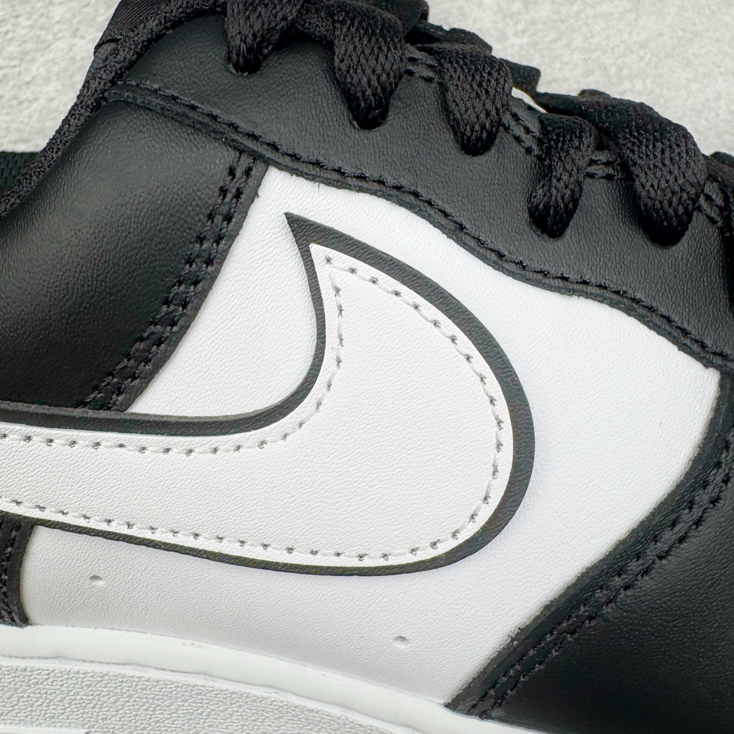 图片[13]-＃GX NK Air Force 1 Low \’07 空军一号低帮经典板鞋 黑白熊猫 DV0788-001 经典老鞋 完美复刻 不规则波浪大底咬花 全鞋电脑针车 工整有序 视觉效果满分 原厂拉帮手法 标准四线 密度针距针孔大小控制到位 原装反口里网布海绵 正确卡色网眼大小 新版鞋撑改用纸团代替 原厂港宝加持完美还原灵魂版型 原盒原配从里到外百分百还原 原厂全头层原厂皮料 原标原盒 内置Sole气垫 中底白色背胶 中底划线 已经无限的接近公司 原厂楦头 原厂刺绣 后跟弧度修正 独家私模最大开发到48.5 尺码：35.5 36 37.5 38 38.5 39 40 40.5 41 42 42.5 43 44 44.5 45 46 47.5 48.5-选品中心