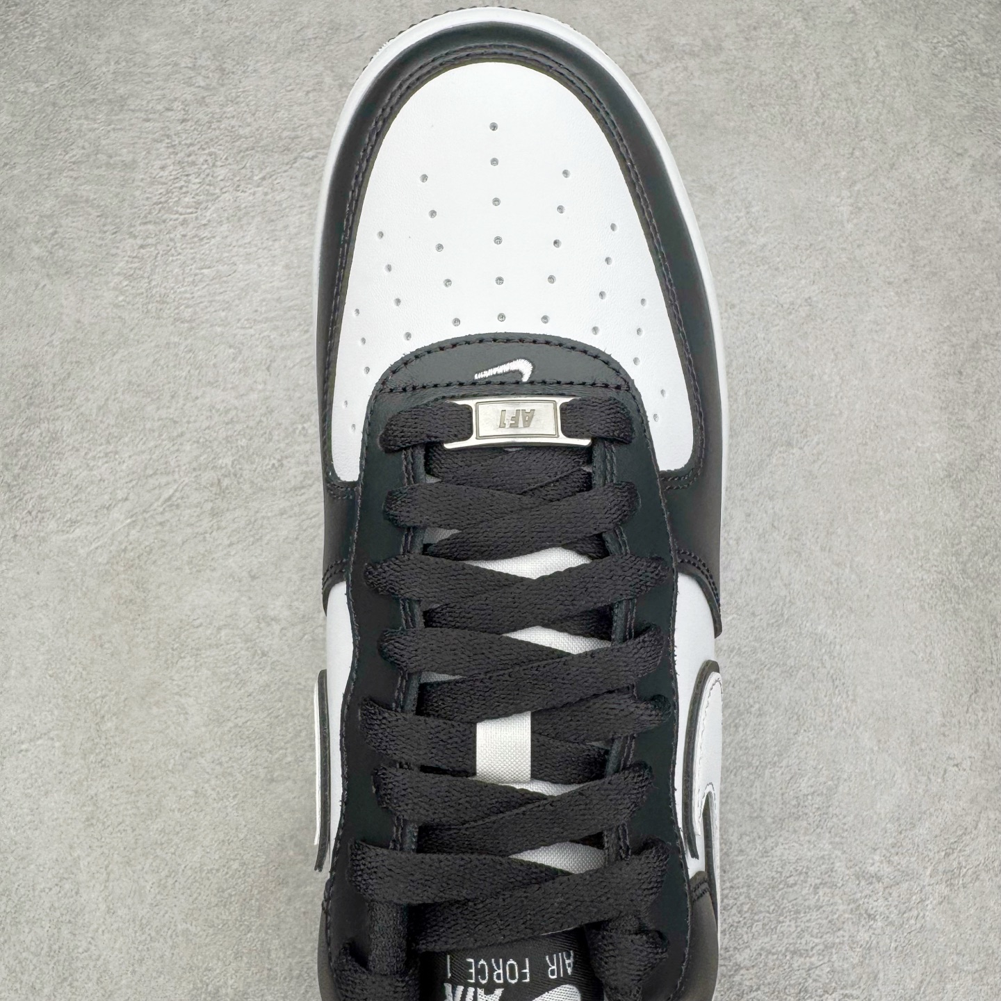 图片[4]-＃GX NK Air Force 1 Low \’07 空军一号低帮经典板鞋 黑白熊猫 DV0788-001 经典老鞋 完美复刻 不规则波浪大底咬花 全鞋电脑针车 工整有序 视觉效果满分 原厂拉帮手法 标准四线 密度针距针孔大小控制到位 原装反口里网布海绵 正确卡色网眼大小 新版鞋撑改用纸团代替 原厂港宝加持完美还原灵魂版型 原盒原配从里到外百分百还原 原厂全头层原厂皮料 原标原盒 内置Sole气垫 中底白色背胶 中底划线 已经无限的接近公司 原厂楦头 原厂刺绣 后跟弧度修正 独家私模最大开发到48.5 尺码：35.5 36 37.5 38 38.5 39 40 40.5 41 42 42.5 43 44 44.5 45 46 47.5 48.5-选品中心