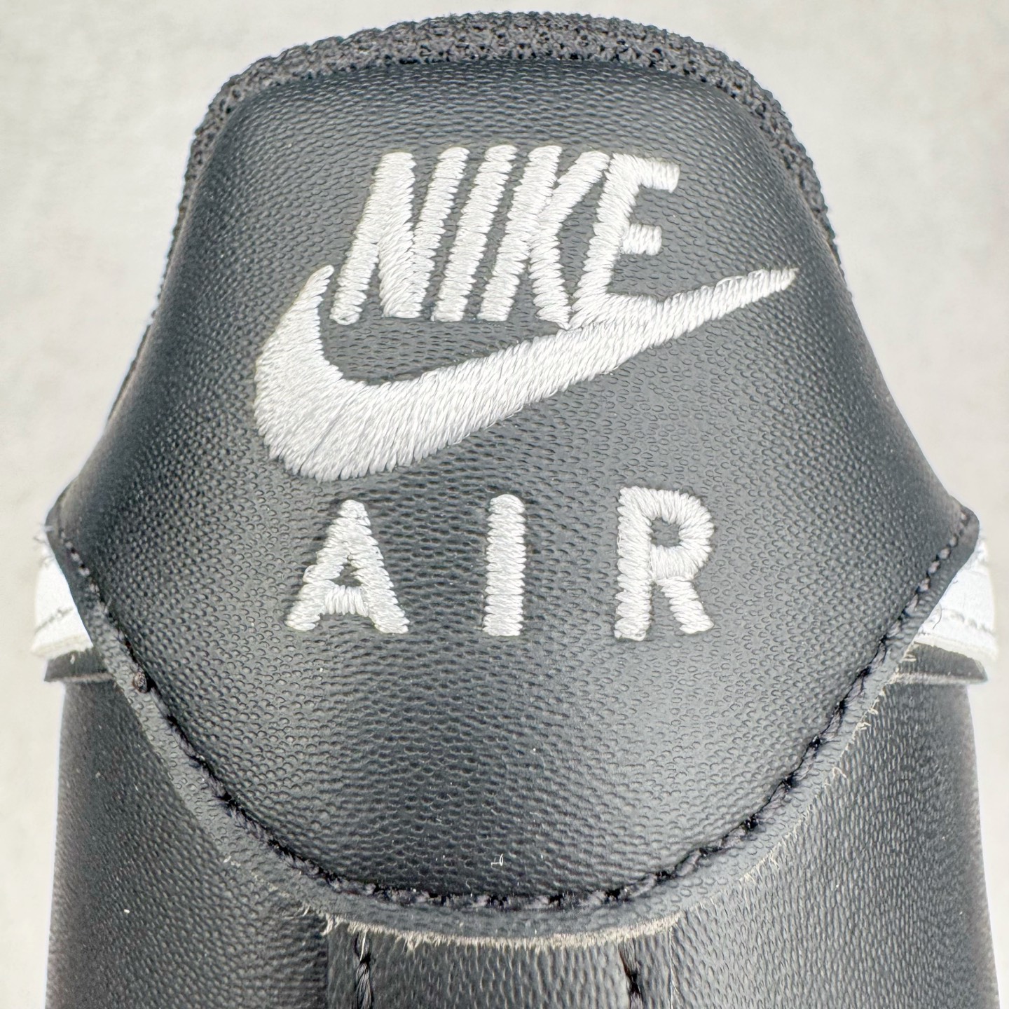 图片[10]-＃GX NK Air Force 1 Low \’07 空军一号低帮经典板鞋 黑白熊猫 DV0788-001 经典老鞋 完美复刻 不规则波浪大底咬花 全鞋电脑针车 工整有序 视觉效果满分 原厂拉帮手法 标准四线 密度针距针孔大小控制到位 原装反口里网布海绵 正确卡色网眼大小 新版鞋撑改用纸团代替 原厂港宝加持完美还原灵魂版型 原盒原配从里到外百分百还原 原厂全头层原厂皮料 原标原盒 内置Sole气垫 中底白色背胶 中底划线 已经无限的接近公司 原厂楦头 原厂刺绣 后跟弧度修正 独家私模最大开发到48.5 尺码：35.5 36 37.5 38 38.5 39 40 40.5 41 42 42.5 43 44 44.5 45 46 47.5 48.5-选品中心