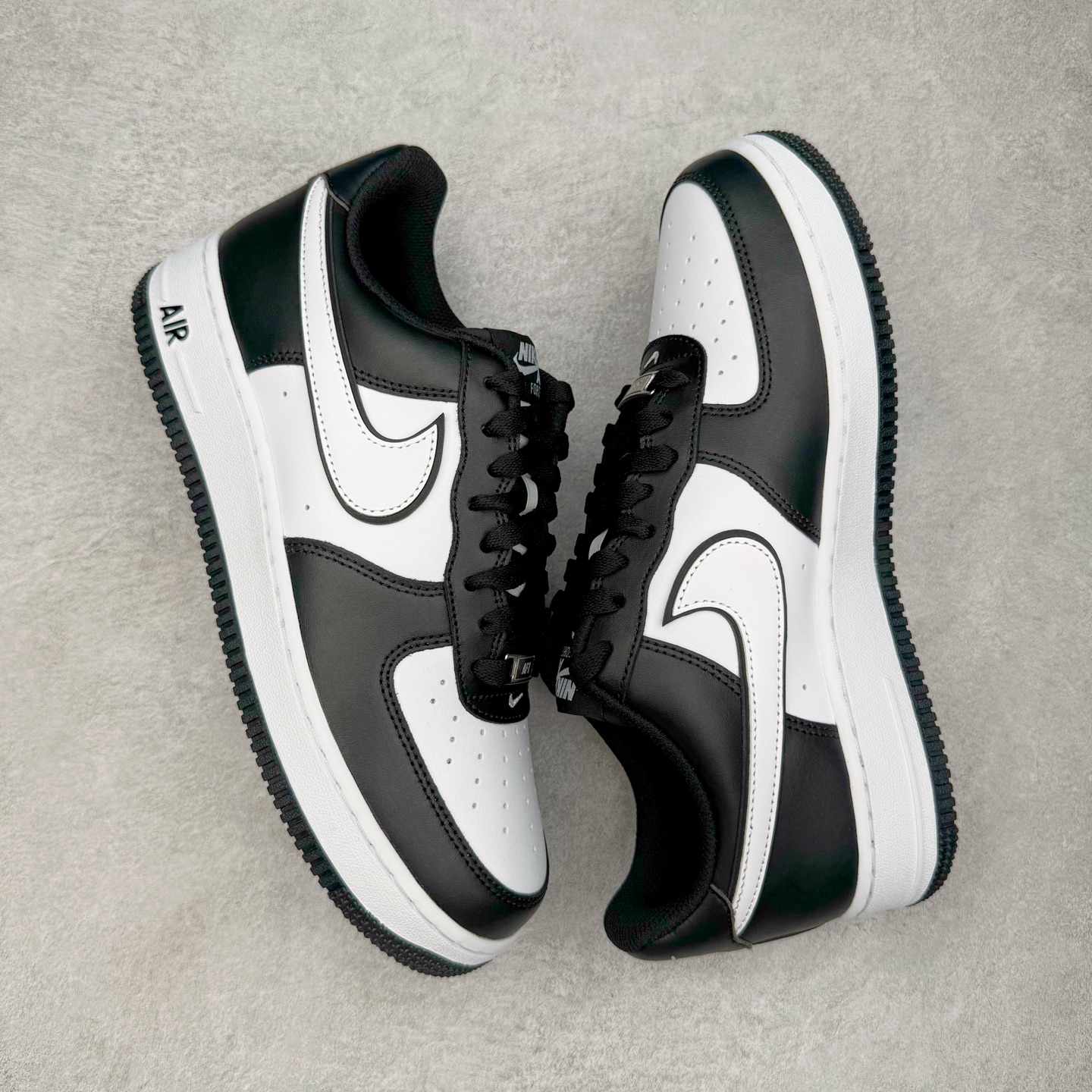 图片[3]-＃GX NK Air Force 1 Low \’07 空军一号低帮经典板鞋 黑白熊猫 DV0788-001 经典老鞋 完美复刻 不规则波浪大底咬花 全鞋电脑针车 工整有序 视觉效果满分 原厂拉帮手法 标准四线 密度针距针孔大小控制到位 原装反口里网布海绵 正确卡色网眼大小 新版鞋撑改用纸团代替 原厂港宝加持完美还原灵魂版型 原盒原配从里到外百分百还原 原厂全头层原厂皮料 原标原盒 内置Sole气垫 中底白色背胶 中底划线 已经无限的接近公司 原厂楦头 原厂刺绣 后跟弧度修正 独家私模最大开发到48.5 尺码：35.5 36 37.5 38 38.5 39 40 40.5 41 42 42.5 43 44 44.5 45 46 47.5 48.5-选品中心