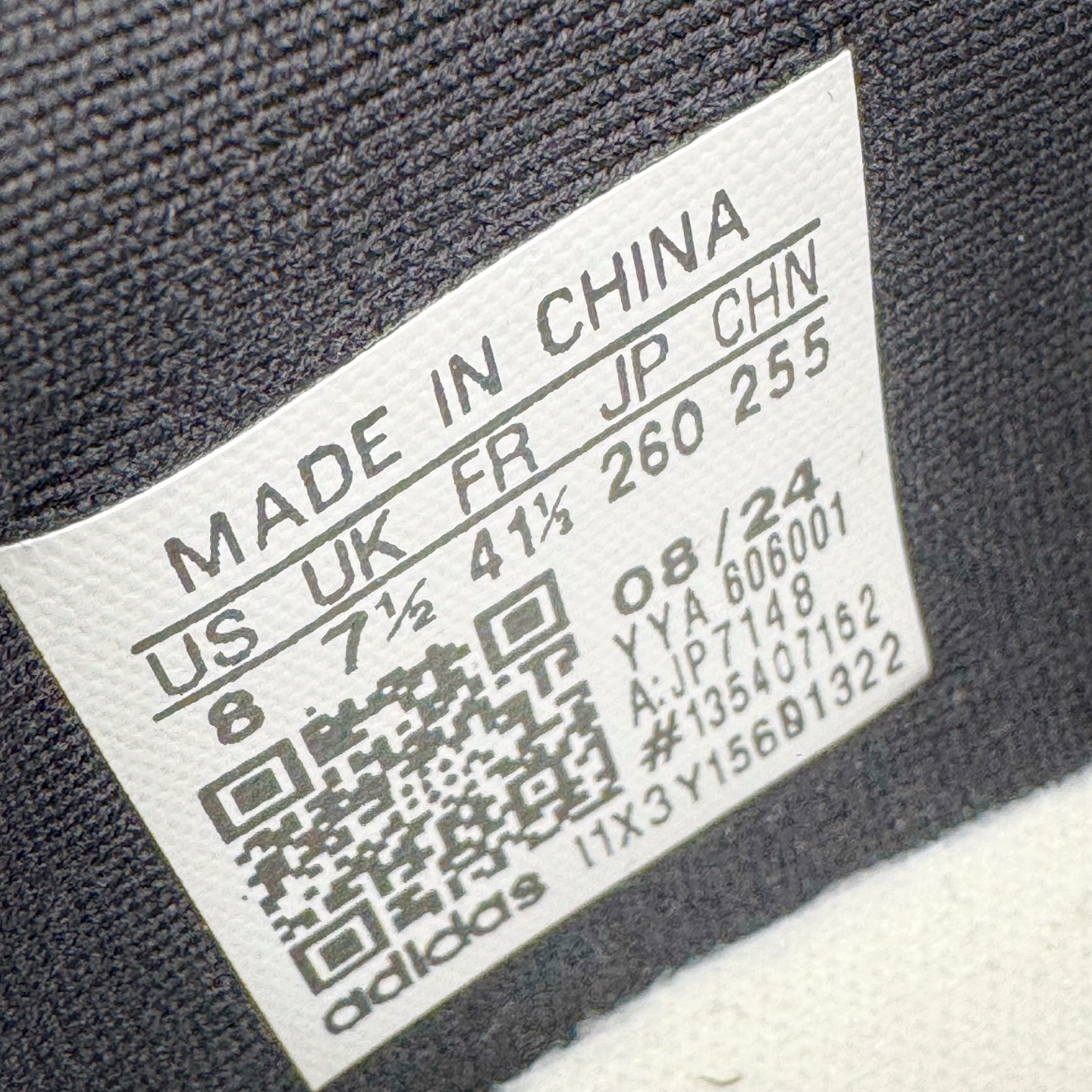 图片[11]-＃纯原 AD Adizero Eva SL M 零度进化版系列低帮轻便透气竞速休闲运动慢跑鞋 JP7148 相信大家对去年 adidas 横空出世的「顶级超跑」adiZero Adios Pro EVO 1 记忆犹新！不仅登顶阿迪史上最轻跑鞋宝座，更在接下来的全球马拉松赛事中，持续书写着惊人成绩，被网友戏称新一代「阿迪神鞋」全网刷屏！极简设计语言与强烈速度感和存在感的鞋侧三线，让人过目不忘，特别种草！其中定位于中长跑训练的 adidas Adizero Evo SL，整体外观造型与 adiZero Adios Pro EVO 1 非常相似。中底配置方面搭载全掌 Lightstrike Pro，鞋面采用透气网面示人，契合日常训练鞋的定位，更加耐用。外底给到了马牌橡胶，及类似上代竞速旗舰 adidas Adizero Adios Pro 3 区域分布。整体看下来无论是外观的鲜明辨识度，还是配置的扎实程度都很顶。尺码：36 36⅔ 37⅓ 38 38⅔ 39⅓ 40 40⅔ 41⅓ 42 42⅔ 43⅓ 44 44⅔ 45⅓ 46⅓-选品中心