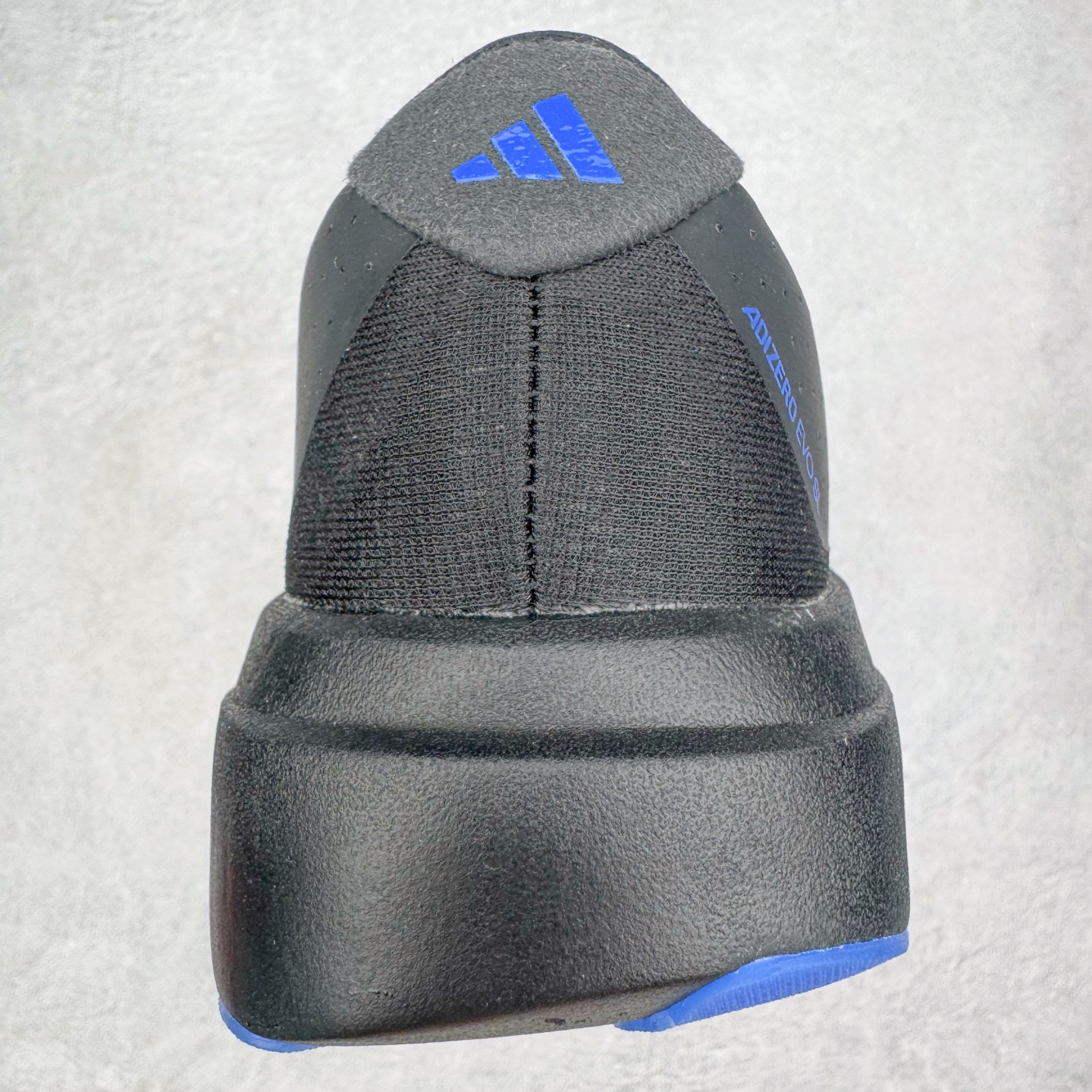 图片[8]-＃纯原 AD Adizero Eva SL M 零度进化版系列低帮轻便透气竞速休闲运动慢跑鞋 JP7148 相信大家对去年 adidas 横空出世的「顶级超跑」adiZero Adios Pro EVO 1 记忆犹新！不仅登顶阿迪史上最轻跑鞋宝座，更在接下来的全球马拉松赛事中，持续书写着惊人成绩，被网友戏称新一代「阿迪神鞋」全网刷屏！极简设计语言与强烈速度感和存在感的鞋侧三线，让人过目不忘，特别种草！其中定位于中长跑训练的 adidas Adizero Evo SL，整体外观造型与 adiZero Adios Pro EVO 1 非常相似。中底配置方面搭载全掌 Lightstrike Pro，鞋面采用透气网面示人，契合日常训练鞋的定位，更加耐用。外底给到了马牌橡胶，及类似上代竞速旗舰 adidas Adizero Adios Pro 3 区域分布。整体看下来无论是外观的鲜明辨识度，还是配置的扎实程度都很顶。尺码：36 36⅔ 37⅓ 38 38⅔ 39⅓ 40 40⅔ 41⅓ 42 42⅔ 43⅓ 44 44⅔ 45⅓ 46⅓-选品中心