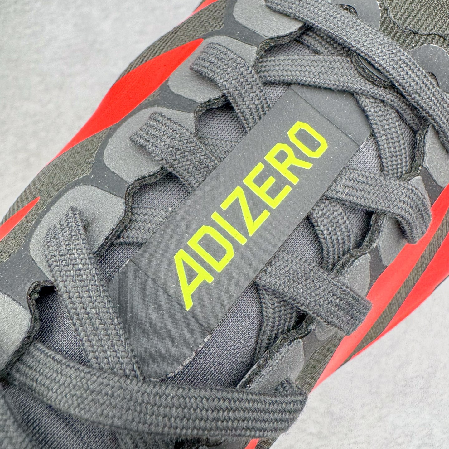 图片[12]-＃纯原 AD Adizero Eva SL M 零度进化版系列低帮轻便透气竞速休闲运动慢跑鞋 JR3414 相信大家对去年 adidas 横空出世的「顶级超跑」adiZero Adios Pro EVO 1 记忆犹新！不仅登顶阿迪史上最轻跑鞋宝座，更在接下来的全球马拉松赛事中，持续书写着惊人成绩，被网友戏称新一代「阿迪神鞋」全网刷屏！极简设计语言与强烈速度感和存在感的鞋侧三线，让人过目不忘，特别种草！其中定位于中长跑训练的 adidas Adizero Evo SL，整体外观造型与 adiZero Adios Pro EVO 1 非常相似。中底配置方面搭载全掌 Lightstrike Pro，鞋面采用透气网面示人，契合日常训练鞋的定位，更加耐用。外底给到了马牌橡胶，及类似上代竞速旗舰 adidas Adizero Adios Pro 3 区域分布。整体看下来无论是外观的鲜明辨识度，还是配置的扎实程度都很顶。尺码：36 36⅔ 37⅓ 38 38⅔ 39⅓ 40 40⅔ 41⅓ 42 42⅔ 43⅓ 44 44⅔ 45⅓ 46⅓-选品中心