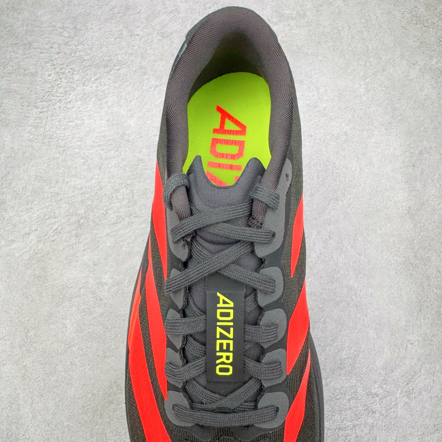 图片[5]-＃纯原 AD Adizero Eva SL M 零度进化版系列低帮轻便透气竞速休闲运动慢跑鞋 JR3414 相信大家对去年 adidas 横空出世的「顶级超跑」adiZero Adios Pro EVO 1 记忆犹新！不仅登顶阿迪史上最轻跑鞋宝座，更在接下来的全球马拉松赛事中，持续书写着惊人成绩，被网友戏称新一代「阿迪神鞋」全网刷屏！极简设计语言与强烈速度感和存在感的鞋侧三线，让人过目不忘，特别种草！其中定位于中长跑训练的 adidas Adizero Evo SL，整体外观造型与 adiZero Adios Pro EVO 1 非常相似。中底配置方面搭载全掌 Lightstrike Pro，鞋面采用透气网面示人，契合日常训练鞋的定位，更加耐用。外底给到了马牌橡胶，及类似上代竞速旗舰 adidas Adizero Adios Pro 3 区域分布。整体看下来无论是外观的鲜明辨识度，还是配置的扎实程度都很顶。尺码：36 36⅔ 37⅓ 38 38⅔ 39⅓ 40 40⅔ 41⅓ 42 42⅔ 43⅓ 44 44⅔ 45⅓ 46⅓-选品中心