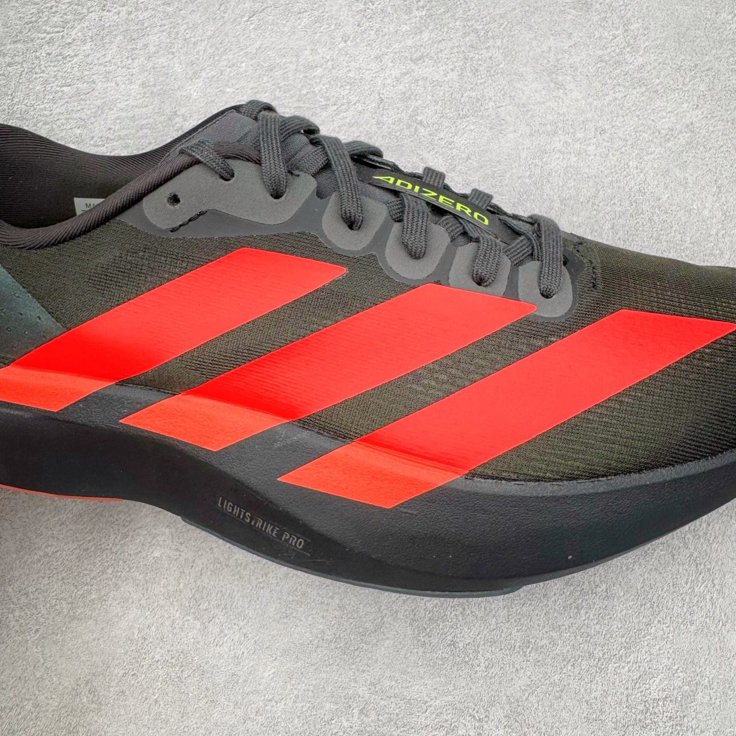 图片[10]-＃纯原 AD Adizero Eva SL M 零度进化版系列低帮轻便透气竞速休闲运动慢跑鞋 JR3414 相信大家对去年 adidas 横空出世的「顶级超跑」adiZero Adios Pro EVO 1 记忆犹新！不仅登顶阿迪史上最轻跑鞋宝座，更在接下来的全球马拉松赛事中，持续书写着惊人成绩，被网友戏称新一代「阿迪神鞋」全网刷屏！极简设计语言与强烈速度感和存在感的鞋侧三线，让人过目不忘，特别种草！其中定位于中长跑训练的 adidas Adizero Evo SL，整体外观造型与 adiZero Adios Pro EVO 1 非常相似。中底配置方面搭载全掌 Lightstrike Pro，鞋面采用透气网面示人，契合日常训练鞋的定位，更加耐用。外底给到了马牌橡胶，及类似上代竞速旗舰 adidas Adizero Adios Pro 3 区域分布。整体看下来无论是外观的鲜明辨识度，还是配置的扎实程度都很顶。尺码：36 36⅔ 37⅓ 38 38⅔ 39⅓ 40 40⅔ 41⅓ 42 42⅔ 43⅓ 44 44⅔ 45⅓ 46⅓-选品中心