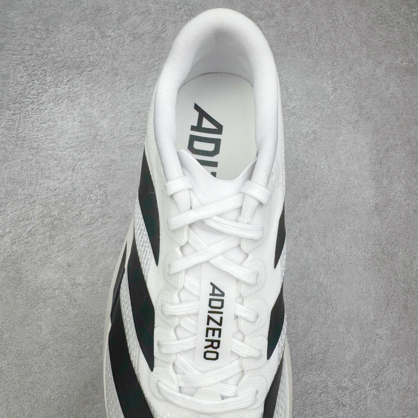 图片[5]-＃纯原 AD Adizero Eva SL M 零度进化版系列低帮轻便透气竞速休闲运动慢跑鞋 JH6206 相信大家对去年 adidas 横空出世的「顶级超跑」adiZero Adios Pro EVO 1 记忆犹新！不仅登顶阿迪史上最轻跑鞋宝座，更在接下来的全球马拉松赛事中，持续书写着惊人成绩，被网友戏称新一代「阿迪神鞋」全网刷屏！极简设计语言与强烈速度感和存在感的鞋侧三线，让人过目不忘，特别种草！其中定位于中长跑训练的 adidas Adizero Evo SL，整体外观造型与 adiZero Adios Pro EVO 1 非常相似。中底配置方面搭载全掌 Lightstrike Pro，鞋面采用透气网面示人，契合日常训练鞋的定位，更加耐用。外底给到了马牌橡胶，及类似上代竞速旗舰 adidas Adizero Adios Pro 3 区域分布。整体看下来无论是外观的鲜明辨识度，还是配置的扎实程度都很顶。尺码：36 36⅔ 37⅓ 38 38⅔ 39⅓ 40 40⅔ 41⅓ 42 42⅔ 43⅓ 44 44⅔ 45⅓ 46⅓-选品中心