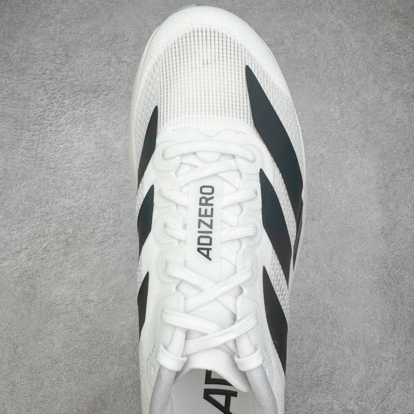 图片[4]-＃纯原 AD Adizero Eva SL M 零度进化版系列低帮轻便透气竞速休闲运动慢跑鞋 JH6206 相信大家对去年 adidas 横空出世的「顶级超跑」adiZero Adios Pro EVO 1 记忆犹新！不仅登顶阿迪史上最轻跑鞋宝座，更在接下来的全球马拉松赛事中，持续书写着惊人成绩，被网友戏称新一代「阿迪神鞋」全网刷屏！极简设计语言与强烈速度感和存在感的鞋侧三线，让人过目不忘，特别种草！其中定位于中长跑训练的 adidas Adizero Evo SL，整体外观造型与 adiZero Adios Pro EVO 1 非常相似。中底配置方面搭载全掌 Lightstrike Pro，鞋面采用透气网面示人，契合日常训练鞋的定位，更加耐用。外底给到了马牌橡胶，及类似上代竞速旗舰 adidas Adizero Adios Pro 3 区域分布。整体看下来无论是外观的鲜明辨识度，还是配置的扎实程度都很顶。尺码：36 36⅔ 37⅓ 38 38⅔ 39⅓ 40 40⅔ 41⅓ 42 42⅔ 43⅓ 44 44⅔ 45⅓ 46⅓-选品中心