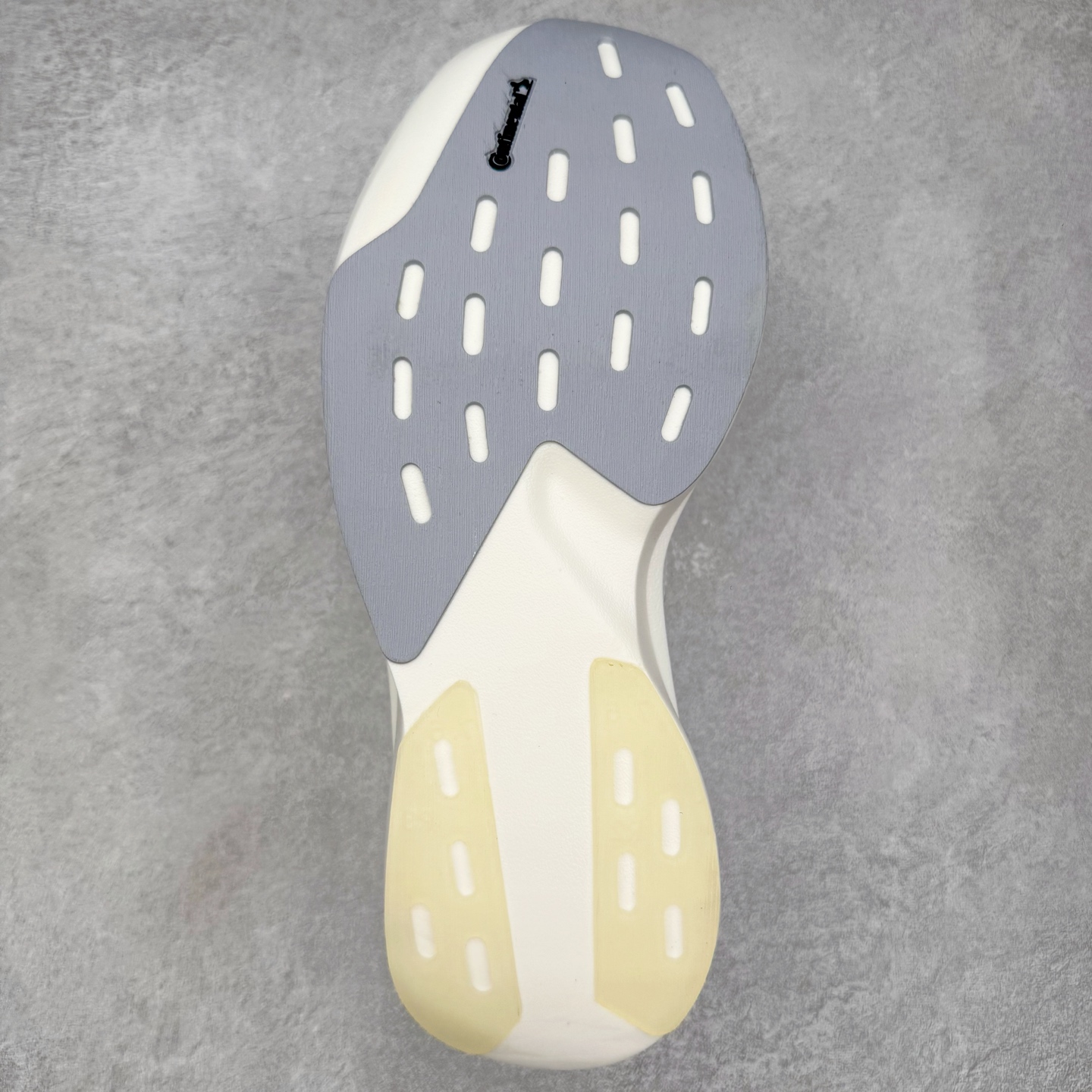 图片[9]-＃纯原 AD Adizero Eva SL M 零度进化版系列低帮轻便透气竞速休闲运动慢跑鞋 JH6206 相信大家对去年 adidas 横空出世的「顶级超跑」adiZero Adios Pro EVO 1 记忆犹新！不仅登顶阿迪史上最轻跑鞋宝座，更在接下来的全球马拉松赛事中，持续书写着惊人成绩，被网友戏称新一代「阿迪神鞋」全网刷屏！极简设计语言与强烈速度感和存在感的鞋侧三线，让人过目不忘，特别种草！其中定位于中长跑训练的 adidas Adizero Evo SL，整体外观造型与 adiZero Adios Pro EVO 1 非常相似。中底配置方面搭载全掌 Lightstrike Pro，鞋面采用透气网面示人，契合日常训练鞋的定位，更加耐用。外底给到了马牌橡胶，及类似上代竞速旗舰 adidas Adizero Adios Pro 3 区域分布。整体看下来无论是外观的鲜明辨识度，还是配置的扎实程度都很顶。尺码：36 36⅔ 37⅓ 38 38⅔ 39⅓ 40 40⅔ 41⅓ 42 42⅔ 43⅓ 44 44⅔ 45⅓ 46⅓-选品中心