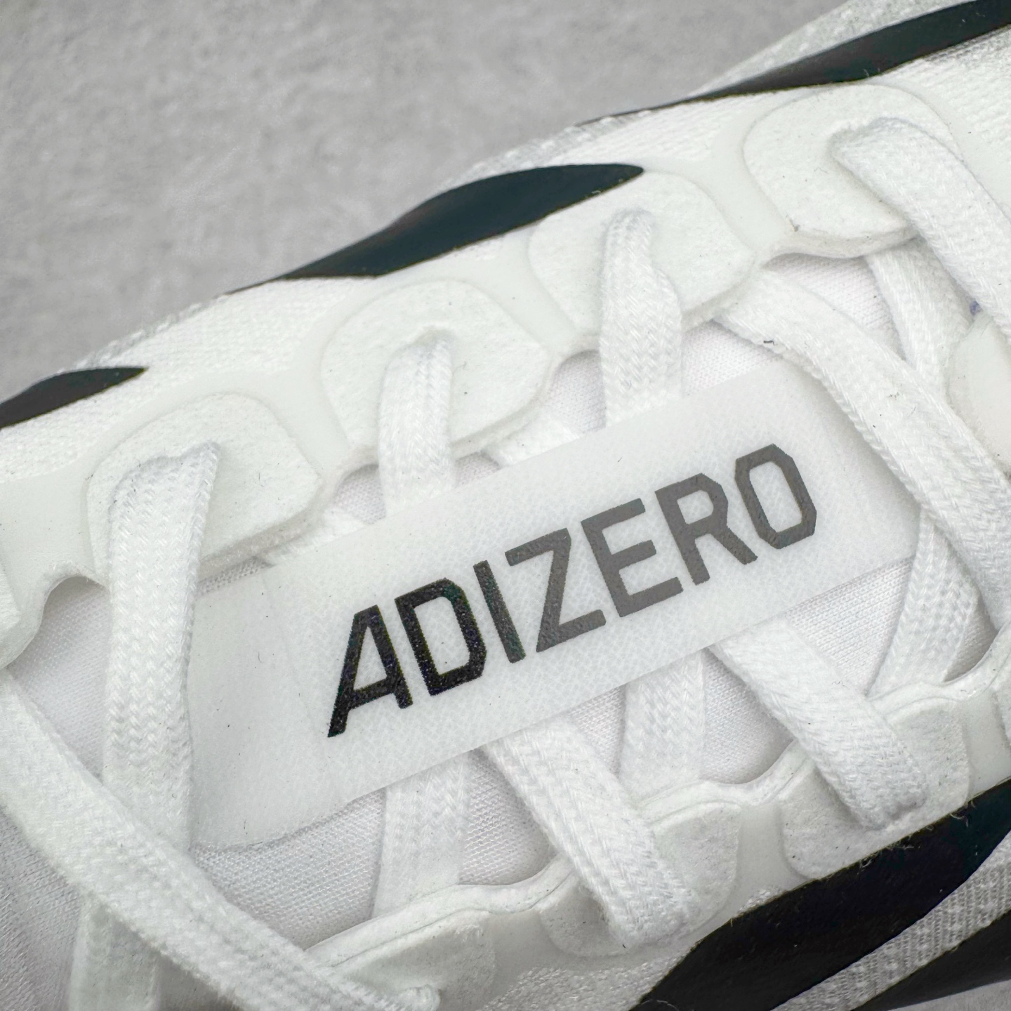 图片[13]-＃纯原 AD Adizero Eva SL M 零度进化版系列低帮轻便透气竞速休闲运动慢跑鞋 JH6206 相信大家对去年 adidas 横空出世的「顶级超跑」adiZero Adios Pro EVO 1 记忆犹新！不仅登顶阿迪史上最轻跑鞋宝座，更在接下来的全球马拉松赛事中，持续书写着惊人成绩，被网友戏称新一代「阿迪神鞋」全网刷屏！极简设计语言与强烈速度感和存在感的鞋侧三线，让人过目不忘，特别种草！其中定位于中长跑训练的 adidas Adizero Evo SL，整体外观造型与 adiZero Adios Pro EVO 1 非常相似。中底配置方面搭载全掌 Lightstrike Pro，鞋面采用透气网面示人，契合日常训练鞋的定位，更加耐用。外底给到了马牌橡胶，及类似上代竞速旗舰 adidas Adizero Adios Pro 3 区域分布。整体看下来无论是外观的鲜明辨识度，还是配置的扎实程度都很顶。尺码：36 36⅔ 37⅓ 38 38⅔ 39⅓ 40 40⅔ 41⅓ 42 42⅔ 43⅓ 44 44⅔ 45⅓ 46⅓-选品中心