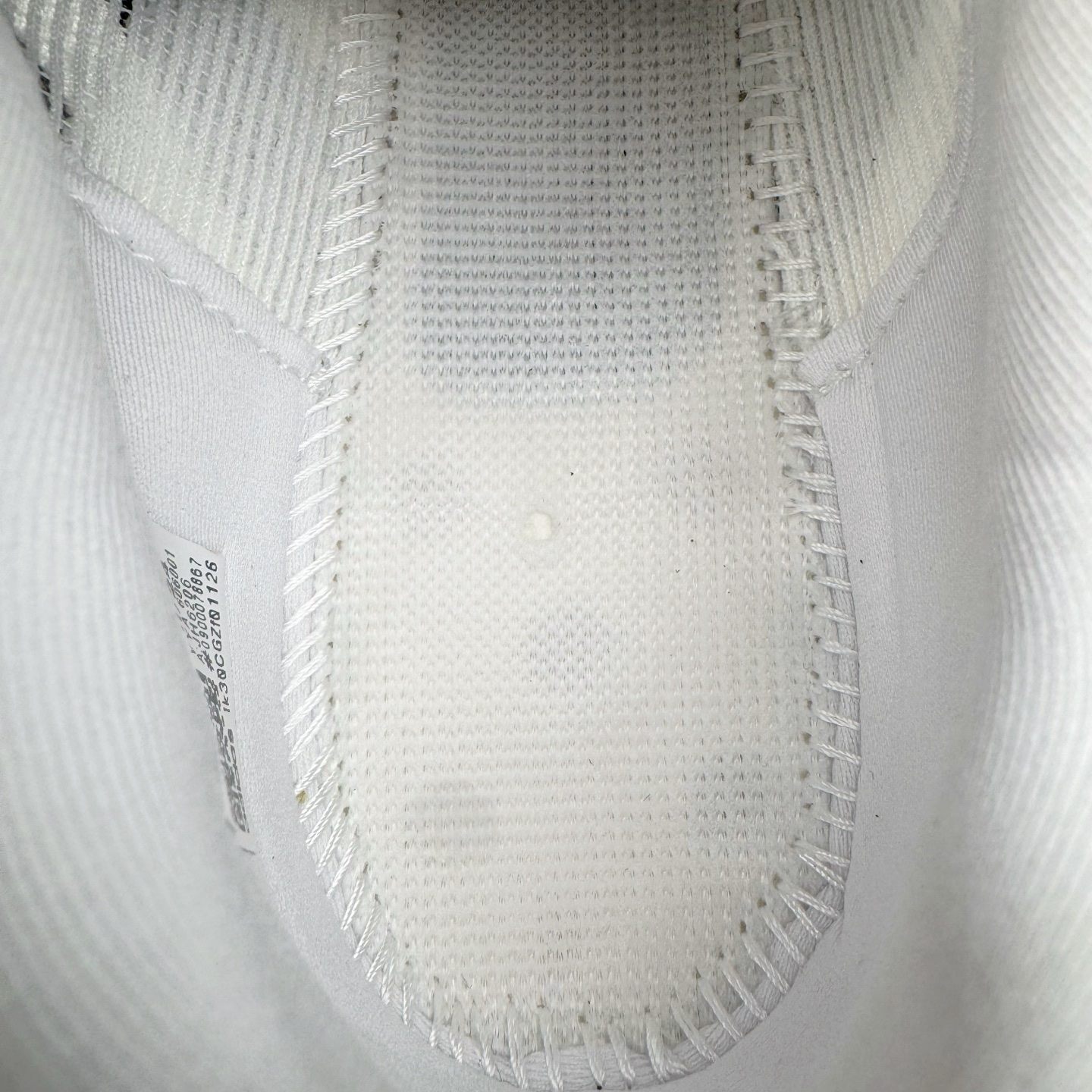 图片[10]-＃纯原 AD Adizero Eva SL M 零度进化版系列低帮轻便透气竞速休闲运动慢跑鞋 JH6206 相信大家对去年 adidas 横空出世的「顶级超跑」adiZero Adios Pro EVO 1 记忆犹新！不仅登顶阿迪史上最轻跑鞋宝座，更在接下来的全球马拉松赛事中，持续书写着惊人成绩，被网友戏称新一代「阿迪神鞋」全网刷屏！极简设计语言与强烈速度感和存在感的鞋侧三线，让人过目不忘，特别种草！其中定位于中长跑训练的 adidas Adizero Evo SL，整体外观造型与 adiZero Adios Pro EVO 1 非常相似。中底配置方面搭载全掌 Lightstrike Pro，鞋面采用透气网面示人，契合日常训练鞋的定位，更加耐用。外底给到了马牌橡胶，及类似上代竞速旗舰 adidas Adizero Adios Pro 3 区域分布。整体看下来无论是外观的鲜明辨识度，还是配置的扎实程度都很顶。尺码：36 36⅔ 37⅓ 38 38⅔ 39⅓ 40 40⅔ 41⅓ 42 42⅔ 43⅓ 44 44⅔ 45⅓ 46⅓-选品中心