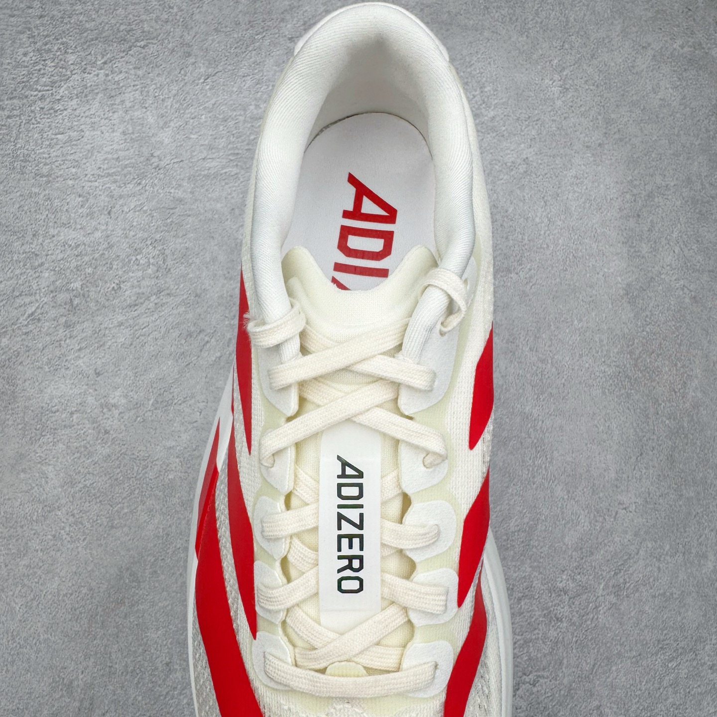 图片[5]-＃纯原 AD Adizero Eva SL M 零度进化版系列低帮轻便透气竞速休闲运动慢跑鞋 JS1183 相信大家对去年 adidas 横空出世的「顶级超跑」adiZero Adios Pro EVO 1 记忆犹新！不仅登顶阿迪史上最轻跑鞋宝座，更在接下来的全球马拉松赛事中，持续书写着惊人成绩，被网友戏称新一代「阿迪神鞋」全网刷屏！极简设计语言与强烈速度感和存在感的鞋侧三线，让人过目不忘，特别种草！其中定位于中长跑训练的 adidas Adizero Evo SL，整体外观造型与 adiZero Adios Pro EVO 1 非常相似。中底配置方面搭载全掌 Lightstrike Pro，鞋面采用透气网面示人，契合日常训练鞋的定位，更加耐用。外底给到了马牌橡胶，及类似上代竞速旗舰 adidas Adizero Adios Pro 3 区域分布。整体看下来无论是外观的鲜明辨识度，还是配置的扎实程度都很顶。尺码：36 36⅔ 37⅓ 38 38⅔ 39⅓ 40 40⅔ 41⅓ 42 42⅔ 43⅓ 44 44⅔ 45⅓ 46⅓-选品中心