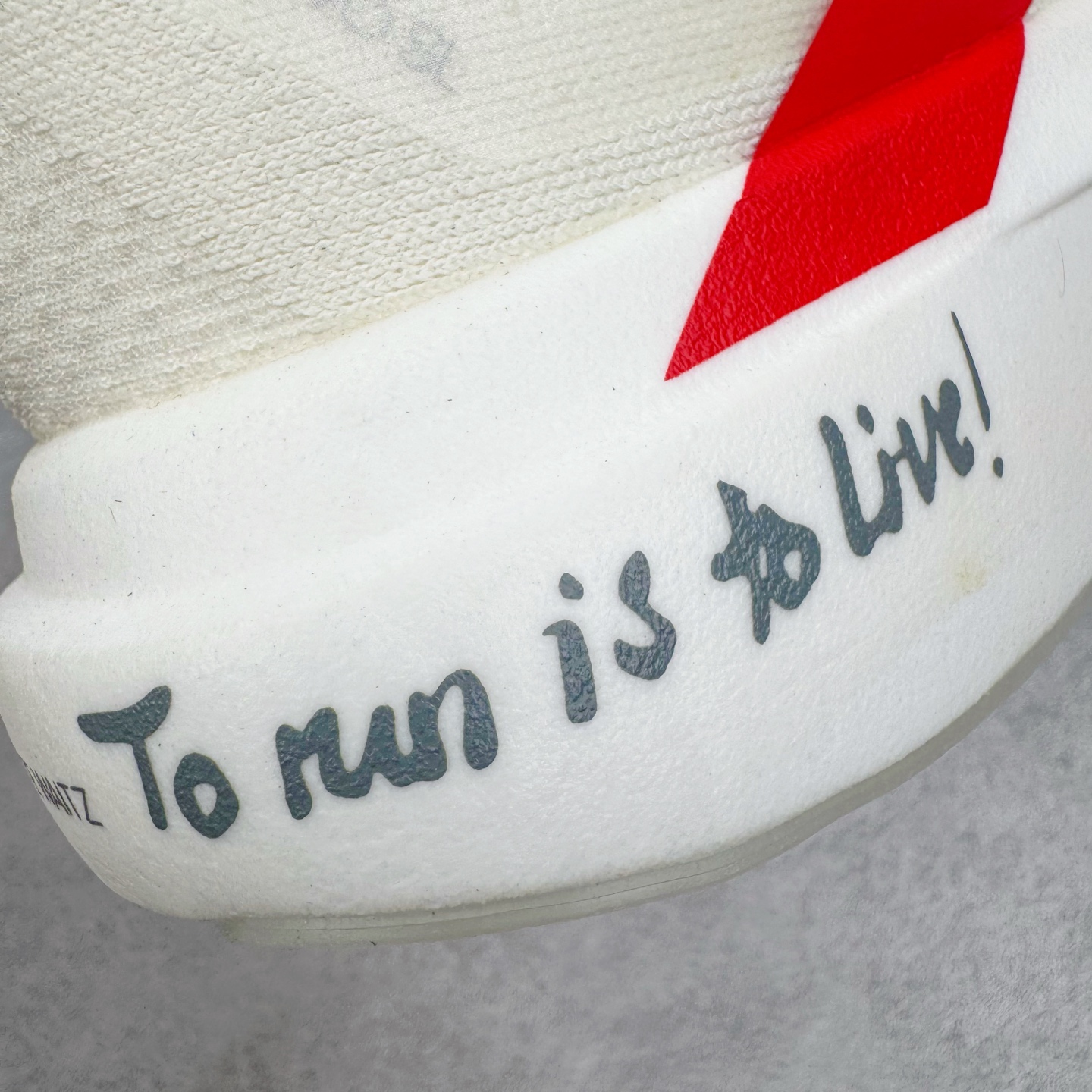 图片[18]-＃纯原 AD Adizero Eva SL M 零度进化版系列低帮轻便透气竞速休闲运动慢跑鞋 JS1183 相信大家对去年 adidas 横空出世的「顶级超跑」adiZero Adios Pro EVO 1 记忆犹新！不仅登顶阿迪史上最轻跑鞋宝座，更在接下来的全球马拉松赛事中，持续书写着惊人成绩，被网友戏称新一代「阿迪神鞋」全网刷屏！极简设计语言与强烈速度感和存在感的鞋侧三线，让人过目不忘，特别种草！其中定位于中长跑训练的 adidas Adizero Evo SL，整体外观造型与 adiZero Adios Pro EVO 1 非常相似。中底配置方面搭载全掌 Lightstrike Pro，鞋面采用透气网面示人，契合日常训练鞋的定位，更加耐用。外底给到了马牌橡胶，及类似上代竞速旗舰 adidas Adizero Adios Pro 3 区域分布。整体看下来无论是外观的鲜明辨识度，还是配置的扎实程度都很顶。尺码：36 36⅔ 37⅓ 38 38⅔ 39⅓ 40 40⅔ 41⅓ 42 42⅔ 43⅓ 44 44⅔ 45⅓ 46⅓-选品中心