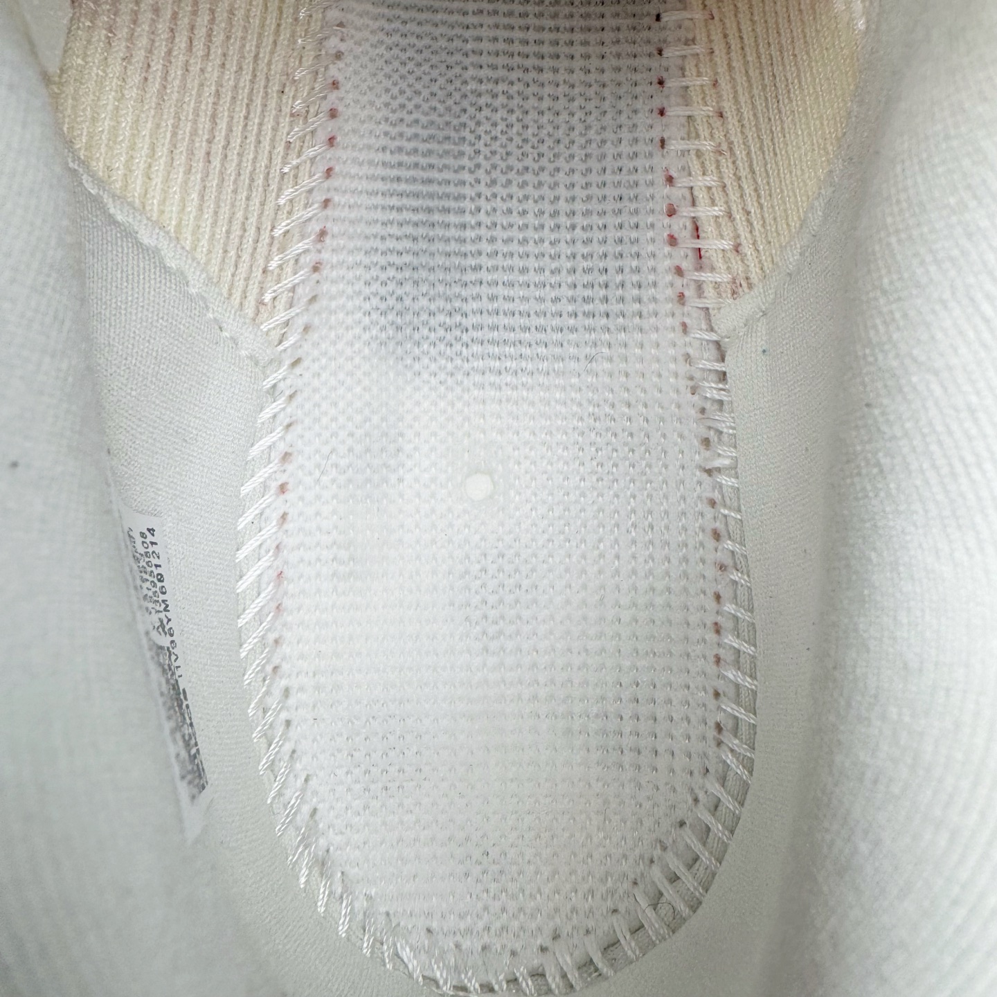 图片[10]-＃纯原 AD Adizero Eva SL M 零度进化版系列低帮轻便透气竞速休闲运动慢跑鞋 JS1183 相信大家对去年 adidas 横空出世的「顶级超跑」adiZero Adios Pro EVO 1 记忆犹新！不仅登顶阿迪史上最轻跑鞋宝座，更在接下来的全球马拉松赛事中，持续书写着惊人成绩，被网友戏称新一代「阿迪神鞋」全网刷屏！极简设计语言与强烈速度感和存在感的鞋侧三线，让人过目不忘，特别种草！其中定位于中长跑训练的 adidas Adizero Evo SL，整体外观造型与 adiZero Adios Pro EVO 1 非常相似。中底配置方面搭载全掌 Lightstrike Pro，鞋面采用透气网面示人，契合日常训练鞋的定位，更加耐用。外底给到了马牌橡胶，及类似上代竞速旗舰 adidas Adizero Adios Pro 3 区域分布。整体看下来无论是外观的鲜明辨识度，还是配置的扎实程度都很顶。尺码：36 36⅔ 37⅓ 38 38⅔ 39⅓ 40 40⅔ 41⅓ 42 42⅔ 43⅓ 44 44⅔ 45⅓ 46⅓-选品中心