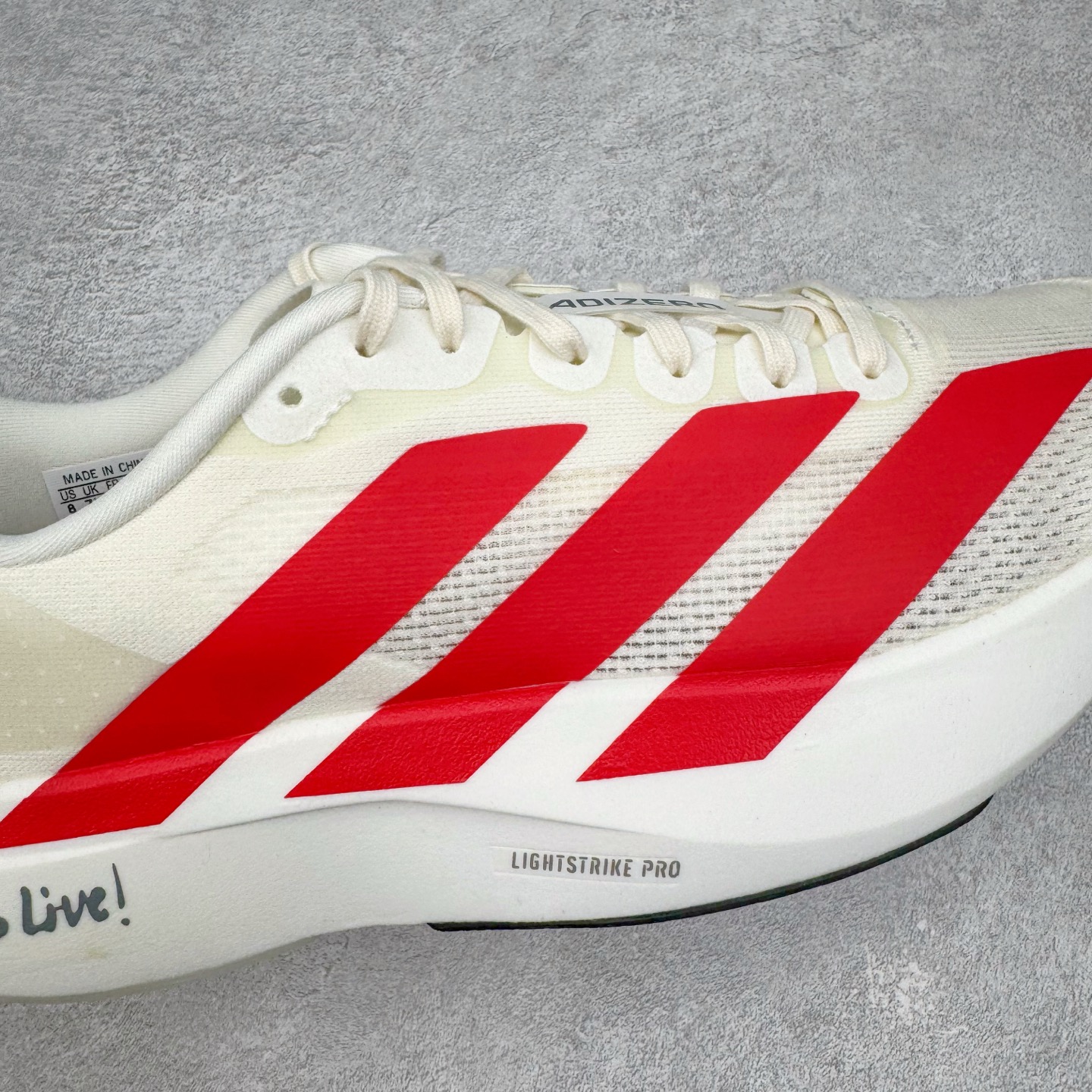 图片[16]-＃纯原 AD Adizero Eva SL M 零度进化版系列低帮轻便透气竞速休闲运动慢跑鞋 JS1183 相信大家对去年 adidas 横空出世的「顶级超跑」adiZero Adios Pro EVO 1 记忆犹新！不仅登顶阿迪史上最轻跑鞋宝座，更在接下来的全球马拉松赛事中，持续书写着惊人成绩，被网友戏称新一代「阿迪神鞋」全网刷屏！极简设计语言与强烈速度感和存在感的鞋侧三线，让人过目不忘，特别种草！其中定位于中长跑训练的 adidas Adizero Evo SL，整体外观造型与 adiZero Adios Pro EVO 1 非常相似。中底配置方面搭载全掌 Lightstrike Pro，鞋面采用透气网面示人，契合日常训练鞋的定位，更加耐用。外底给到了马牌橡胶，及类似上代竞速旗舰 adidas Adizero Adios Pro 3 区域分布。整体看下来无论是外观的鲜明辨识度，还是配置的扎实程度都很顶。尺码：36 36⅔ 37⅓ 38 38⅔ 39⅓ 40 40⅔ 41⅓ 42 42⅔ 43⅓ 44 44⅔ 45⅓ 46⅓-选品中心