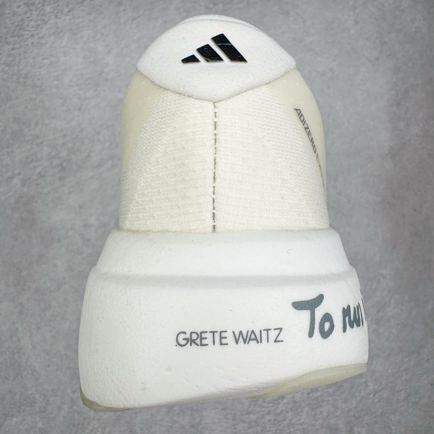 图片[8]-＃纯原 AD Adizero Eva SL M 零度进化版系列低帮轻便透气竞速休闲运动慢跑鞋 JS1183 相信大家对去年 adidas 横空出世的「顶级超跑」adiZero Adios Pro EVO 1 记忆犹新！不仅登顶阿迪史上最轻跑鞋宝座，更在接下来的全球马拉松赛事中，持续书写着惊人成绩，被网友戏称新一代「阿迪神鞋」全网刷屏！极简设计语言与强烈速度感和存在感的鞋侧三线，让人过目不忘，特别种草！其中定位于中长跑训练的 adidas Adizero Evo SL，整体外观造型与 adiZero Adios Pro EVO 1 非常相似。中底配置方面搭载全掌 Lightstrike Pro，鞋面采用透气网面示人，契合日常训练鞋的定位，更加耐用。外底给到了马牌橡胶，及类似上代竞速旗舰 adidas Adizero Adios Pro 3 区域分布。整体看下来无论是外观的鲜明辨识度，还是配置的扎实程度都很顶。尺码：36 36⅔ 37⅓ 38 38⅔ 39⅓ 40 40⅔ 41⅓ 42 42⅔ 43⅓ 44 44⅔ 45⅓ 46⅓-选品中心