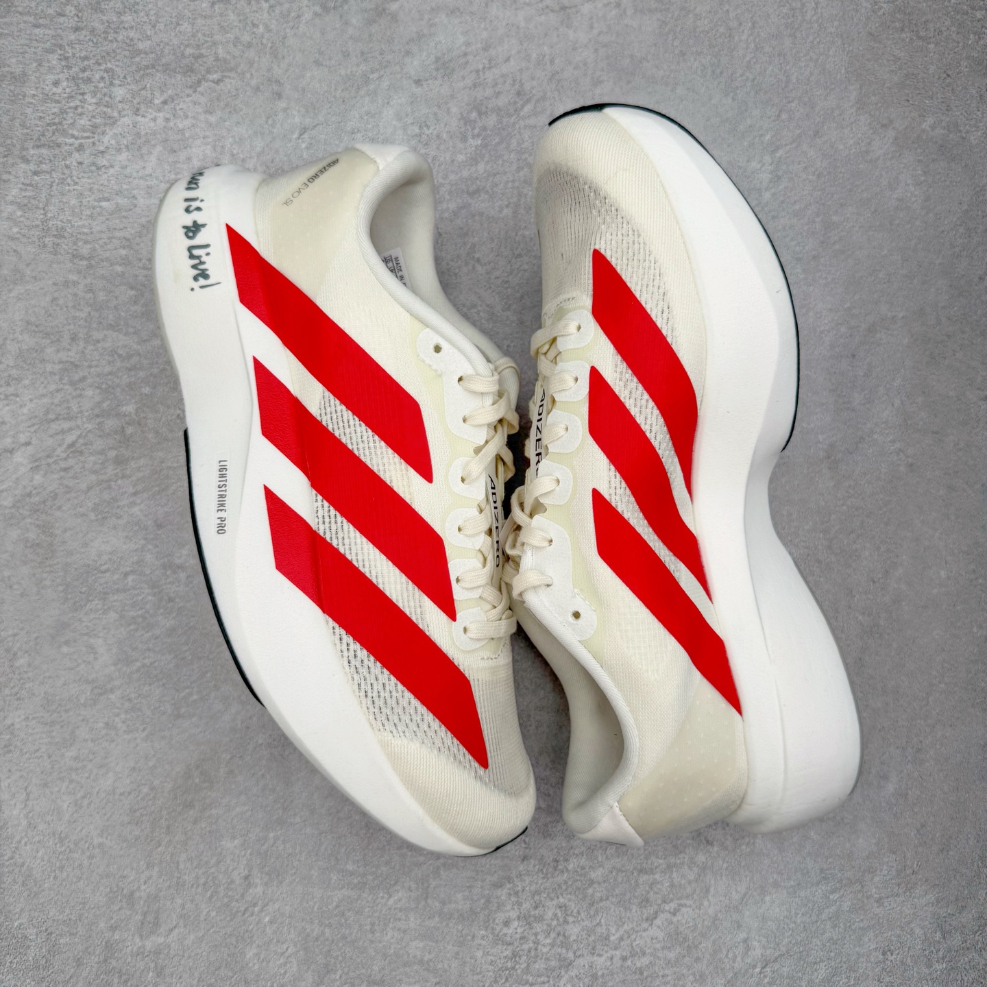 图片[3]-＃纯原 AD Adizero Eva SL M 零度进化版系列低帮轻便透气竞速休闲运动慢跑鞋 JS1183 相信大家对去年 adidas 横空出世的「顶级超跑」adiZero Adios Pro EVO 1 记忆犹新！不仅登顶阿迪史上最轻跑鞋宝座，更在接下来的全球马拉松赛事中，持续书写着惊人成绩，被网友戏称新一代「阿迪神鞋」全网刷屏！极简设计语言与强烈速度感和存在感的鞋侧三线，让人过目不忘，特别种草！其中定位于中长跑训练的 adidas Adizero Evo SL，整体外观造型与 adiZero Adios Pro EVO 1 非常相似。中底配置方面搭载全掌 Lightstrike Pro，鞋面采用透气网面示人，契合日常训练鞋的定位，更加耐用。外底给到了马牌橡胶，及类似上代竞速旗舰 adidas Adizero Adios Pro 3 区域分布。整体看下来无论是外观的鲜明辨识度，还是配置的扎实程度都很顶。尺码：36 36⅔ 37⅓ 38 38⅔ 39⅓ 40 40⅔ 41⅓ 42 42⅔ 43⅓ 44 44⅔ 45⅓ 46⅓-选品中心