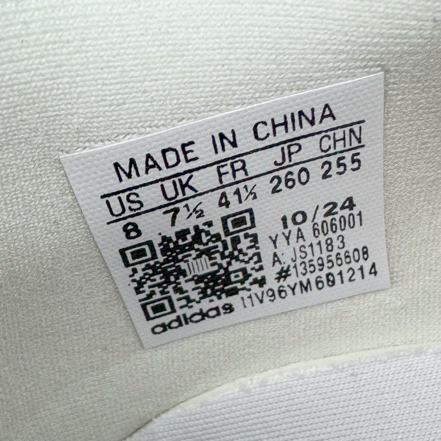 图片[12]-＃纯原 AD Adizero Eva SL M 零度进化版系列低帮轻便透气竞速休闲运动慢跑鞋 JS1183 相信大家对去年 adidas 横空出世的「顶级超跑」adiZero Adios Pro EVO 1 记忆犹新！不仅登顶阿迪史上最轻跑鞋宝座，更在接下来的全球马拉松赛事中，持续书写着惊人成绩，被网友戏称新一代「阿迪神鞋」全网刷屏！极简设计语言与强烈速度感和存在感的鞋侧三线，让人过目不忘，特别种草！其中定位于中长跑训练的 adidas Adizero Evo SL，整体外观造型与 adiZero Adios Pro EVO 1 非常相似。中底配置方面搭载全掌 Lightstrike Pro，鞋面采用透气网面示人，契合日常训练鞋的定位，更加耐用。外底给到了马牌橡胶，及类似上代竞速旗舰 adidas Adizero Adios Pro 3 区域分布。整体看下来无论是外观的鲜明辨识度，还是配置的扎实程度都很顶。尺码：36 36⅔ 37⅓ 38 38⅔ 39⅓ 40 40⅔ 41⅓ 42 42⅔ 43⅓ 44 44⅔ 45⅓ 46⅓-选品中心