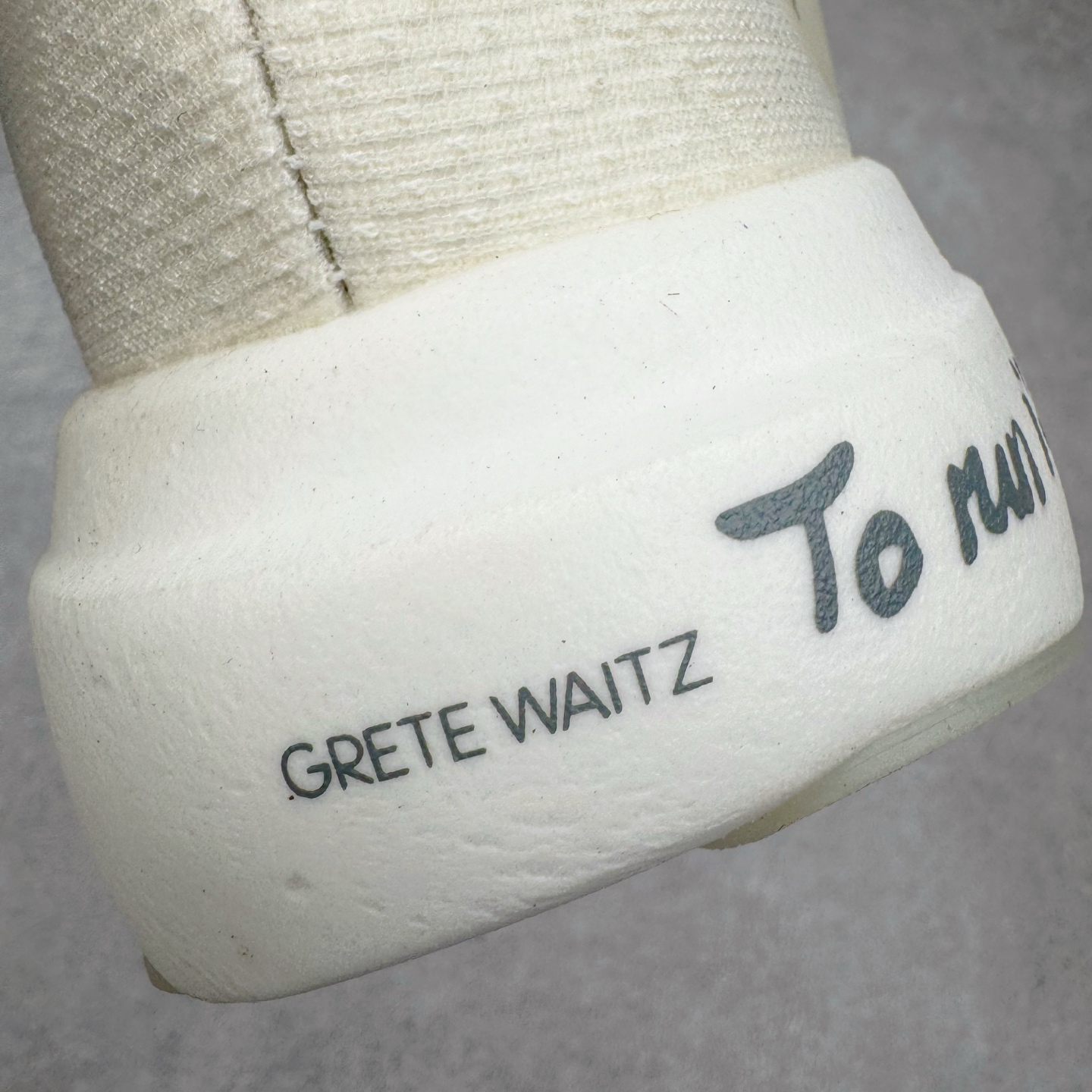 图片[19]-＃纯原 AD Adizero Eva SL M 零度进化版系列低帮轻便透气竞速休闲运动慢跑鞋 JS1183 相信大家对去年 adidas 横空出世的「顶级超跑」adiZero Adios Pro EVO 1 记忆犹新！不仅登顶阿迪史上最轻跑鞋宝座，更在接下来的全球马拉松赛事中，持续书写着惊人成绩，被网友戏称新一代「阿迪神鞋」全网刷屏！极简设计语言与强烈速度感和存在感的鞋侧三线，让人过目不忘，特别种草！其中定位于中长跑训练的 adidas Adizero Evo SL，整体外观造型与 adiZero Adios Pro EVO 1 非常相似。中底配置方面搭载全掌 Lightstrike Pro，鞋面采用透气网面示人，契合日常训练鞋的定位，更加耐用。外底给到了马牌橡胶，及类似上代竞速旗舰 adidas Adizero Adios Pro 3 区域分布。整体看下来无论是外观的鲜明辨识度，还是配置的扎实程度都很顶。尺码：36 36⅔ 37⅓ 38 38⅔ 39⅓ 40 40⅔ 41⅓ 42 42⅔ 43⅓ 44 44⅔ 45⅓ 46⅓-选品中心