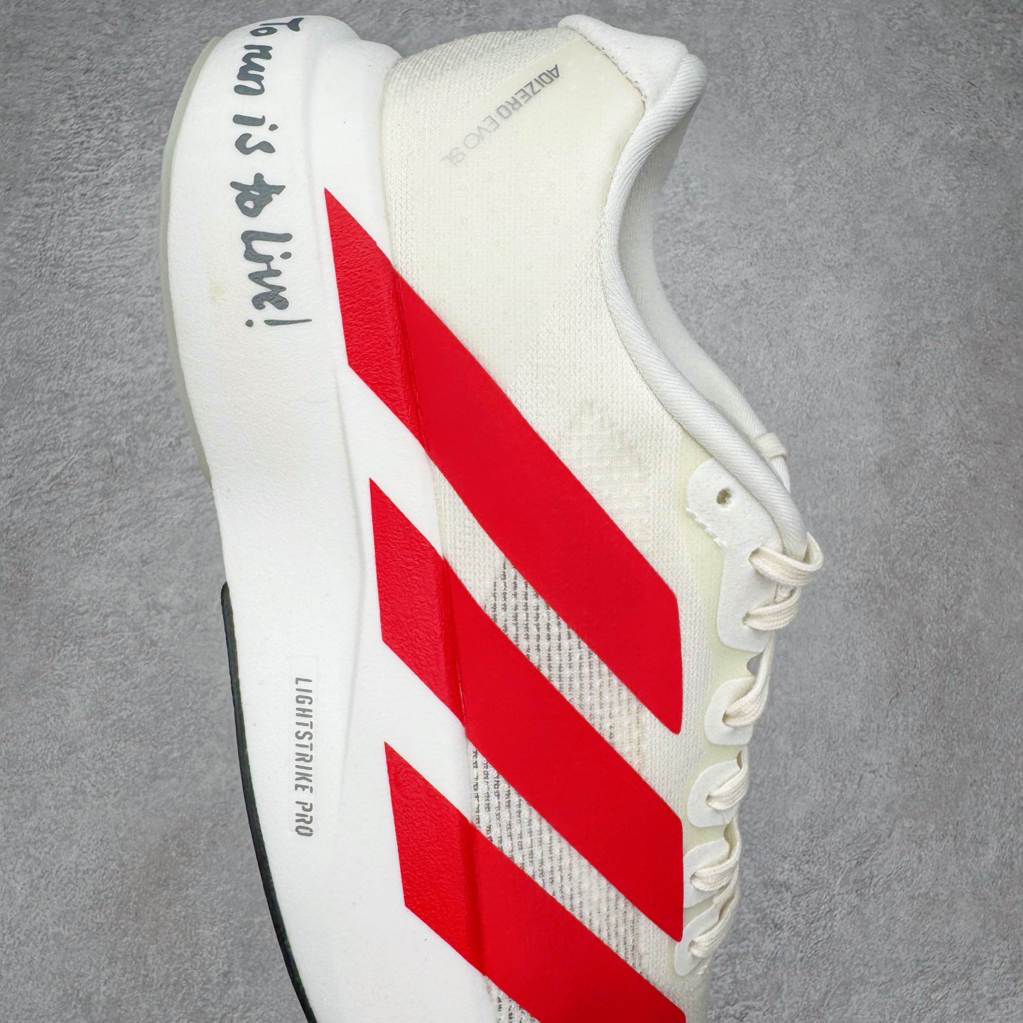 图片[6]-＃纯原 AD Adizero Eva SL M 零度进化版系列低帮轻便透气竞速休闲运动慢跑鞋 JS1183 相信大家对去年 adidas 横空出世的「顶级超跑」adiZero Adios Pro EVO 1 记忆犹新！不仅登顶阿迪史上最轻跑鞋宝座，更在接下来的全球马拉松赛事中，持续书写着惊人成绩，被网友戏称新一代「阿迪神鞋」全网刷屏！极简设计语言与强烈速度感和存在感的鞋侧三线，让人过目不忘，特别种草！其中定位于中长跑训练的 adidas Adizero Evo SL，整体外观造型与 adiZero Adios Pro EVO 1 非常相似。中底配置方面搭载全掌 Lightstrike Pro，鞋面采用透气网面示人，契合日常训练鞋的定位，更加耐用。外底给到了马牌橡胶，及类似上代竞速旗舰 adidas Adizero Adios Pro 3 区域分布。整体看下来无论是外观的鲜明辨识度，还是配置的扎实程度都很顶。尺码：36 36⅔ 37⅓ 38 38⅔ 39⅓ 40 40⅔ 41⅓ 42 42⅔ 43⅓ 44 44⅔ 45⅓ 46⅓-选品中心