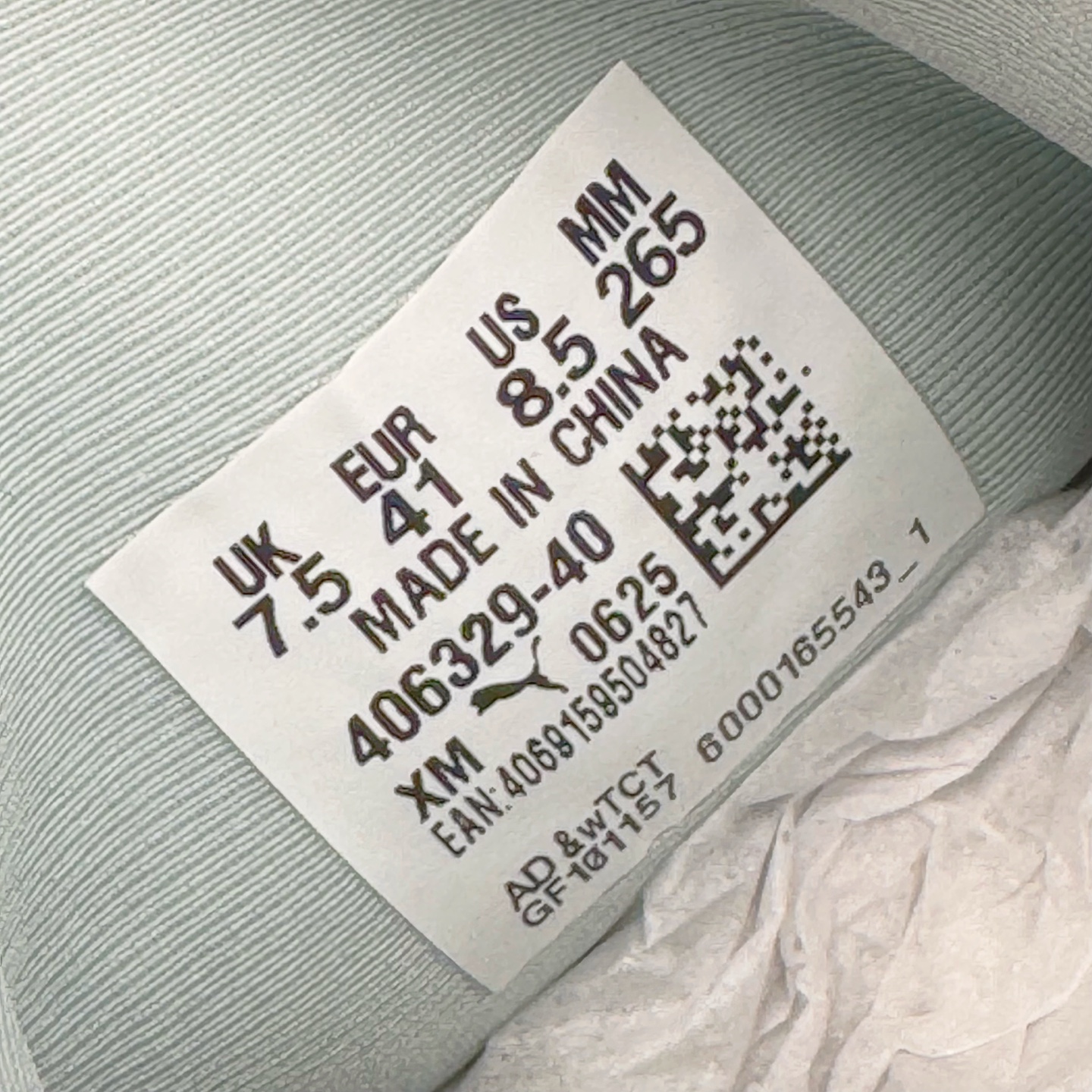 图片[11]-＃KZ纯原 PUMA Speedca OG 彪马极速赛车系列低帮德训风拼接复古百搭休闲运动赛车鞋 口碑大厂出品 品控大底版型不断改良更新 全套原纸板楦头开发 确保原汁原味 完美呈现版型 一比一鞋头弧度高度鞋身弧度 独家私模原厂航空铝磨具打磨大底 鞋头坡度极致还原 无解鞋型 原盒原配 圈内天花板工艺 原厂玻璃冲刀 超高清洁度 全鞋零毛边皮料切割 原厂中底布 鞋款从80、90年代赛车手所穿的防火赛车鞋为原型，鞋身线条模仿了赛车的流线廓形，体现了空气动力学原理的结构。简约流畅的外观，恰好又和贯穿其中的Formstrip Logo融合恰到好处，视觉上细节丰富且协调。本次Speedcat OG鞋款归来，最大看点自然式保留了窄版鞋型以及薄底构造。这两年各品牌鞋底越做越厚，Speedcat反其道而行之，上脚几乎无鞋底的效果带来耳目一新的视觉体验。鞋面依旧是以质感细腻的麂皮材质打造，并且大面积近乎全包裹的使用，复古味道也愈发浓烈。配色上更是将最原始的黑色和红色带回，向F1赛车队的标志性队服致敬。相信让各位一眼种草的更多是出挑的大红色，上脚即可瞬间点亮整体造型，在以球鞋为核心的OOTD中脱颖而出。而另一款黑色则是低调的万金油，彰显新潮个性的同时又不喧宾夺主，也是热爱简约系穿搭朋友的首选。 尺码：35.5 36 37 37.5 38 38.5 39 40 40.5 41 42 42.5 43 44 44.5 45 46-选品中心