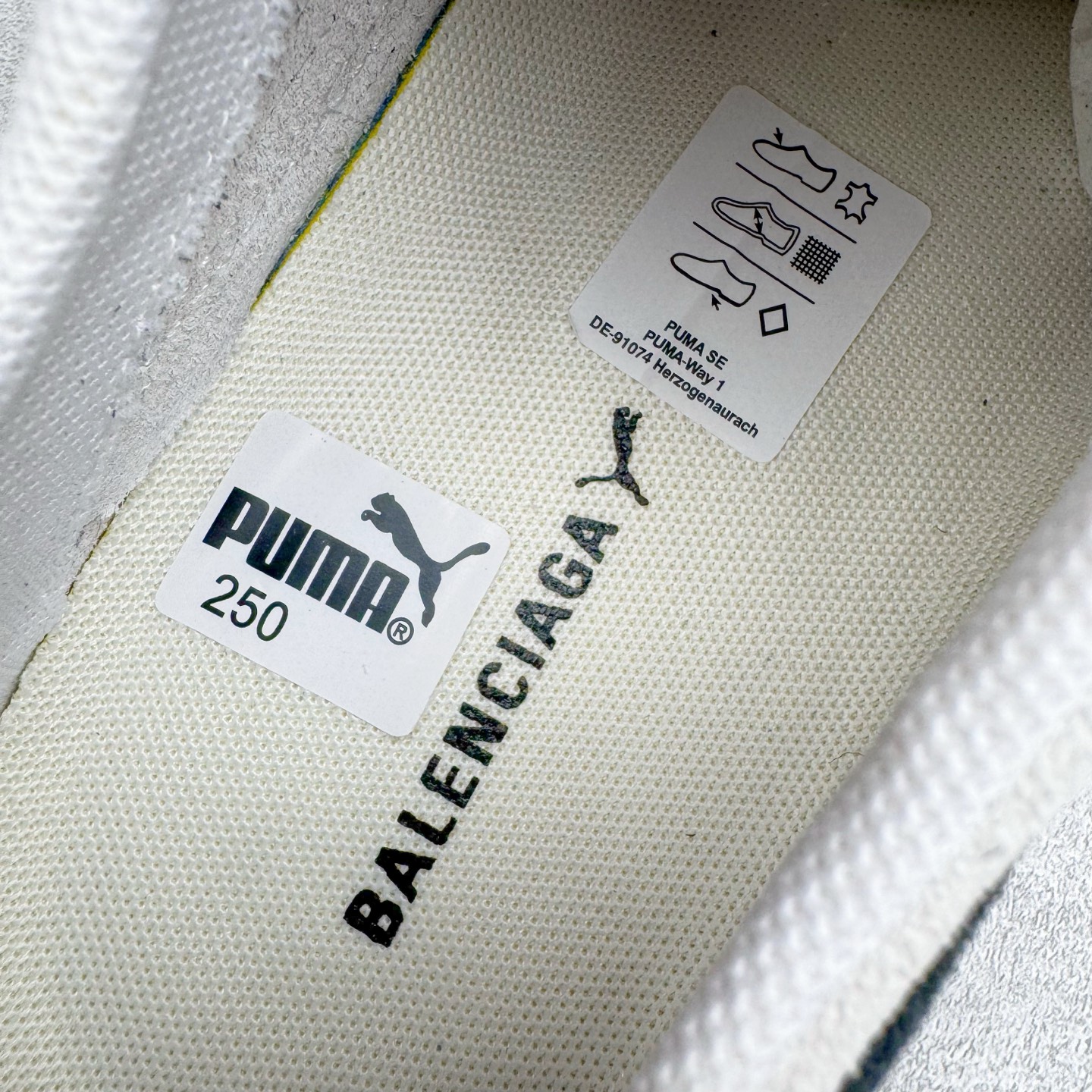 图片[12]-＃KZ纯原 Balenciaga x PUMA/彪马 Speedcat 巴黎世家联名系列薄底鞋牛皮圆头做旧磨损低帮生活休闲鞋 男女同款 口碑大厂出品 品控大底版型不断改良更新 全套原纸板楦头开发 确保原汁原味 完美呈现版型 一比一鞋头弧度高度鞋身弧度 独家私模原厂航空铝磨具打磨大底 鞋头坡度极致还原 无解鞋型 原盒原配 圈内天花板工艺 原厂玻璃冲刀 超高清洁度 全鞋零毛边皮料切割 选用了近两年人气极高的 “薄底鞋” PUMA Speedcat 为蓝本，带来了多个不同配色的联名鞋款。在色调上继承了这双赛车鞋原本的惯用方案，但鞋身侧面标志性的 PUMA Formstrip 标志则采用了 “破坏做旧” 的手法，这也是 Balenciaga 鞋款极为常见的风格。将白色的 PUMA Formstrip 撕掉了一大半，这极为 “粗暴” 的处理方式，在街头绝对有着十足的回头率。鞋头的 PUMA Logo 得以保留，烫金的 BALENCIAGA 字样则表明了它的联名身份，后跟则是鞋款的尺码，这也是 Balenciaga 鞋款的家族习惯。实拍调校N版已经零色差零失真 百分百还原实物色彩所见即所得 不存在货不对板色差等低级问题 选购参考实物拍摄 不混卖不参货 只用心做好货严格选品 承诺混一赔十 尺码：35.5 36 36.5 37.5 38 38.5 39 40 40.5 41 42 42.5 43 44 44.5 45 46-选品中心