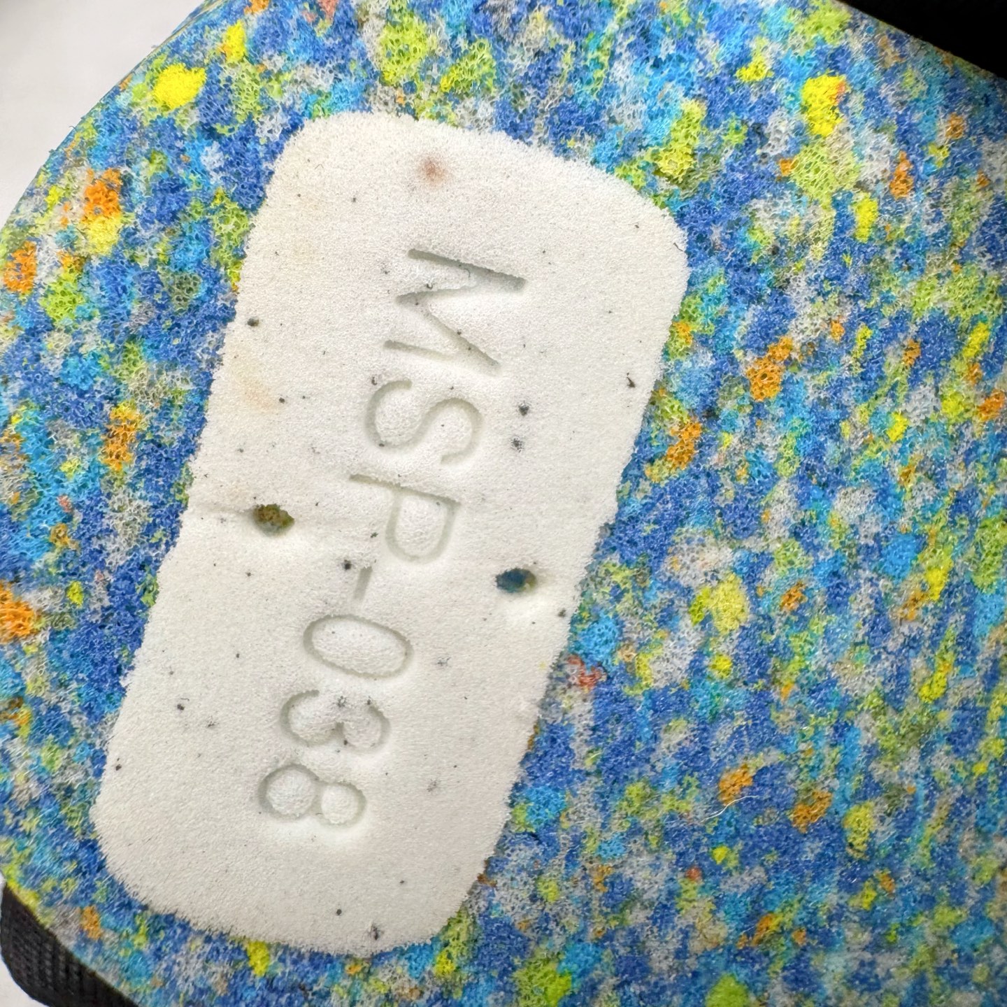 图片[18]-＃KZ纯原 PUMA Speedca OG 彪马极速赛车系列低帮德训风拼接复古百搭休闲运动赛车鞋 斑马纹马毛 口碑大厂出品 品控大底版型不断改良更新 全套原纸板楦头开发 确保原汁原味 完美呈现版型 一比一鞋头弧度高度鞋身弧度 独家私模原厂航空铝磨具打磨大底 鞋头坡度极致还原 无解鞋型 原盒原配 圈内天花板工艺 原厂玻璃冲刀 超高清洁度 全鞋零毛边皮料切割 原厂中底布 鞋款从80、90年代赛车手所穿的防火赛车鞋为原型，鞋身线条模仿了赛车的流线廓形，体现了空气动力学原理的结构。简约流畅的外观，恰好又和贯穿其中的Formstrip Logo融合恰到好处，视觉上细节丰富且协调。本次Speedcat OG鞋款归来，最大看点自然式保留了窄版鞋型以及薄底构造。这两年各品牌鞋底越做越厚，Speedcat反其道而行之，上脚几乎无鞋底的效果带来耳目一新的视觉体验。鞋面依旧是以质感细腻的麂皮材质打造，并且大面积近乎全包裹的使用，复古味道也愈发浓烈。配色上更是将最原始的黑色和红色带回，向F1赛车队的标志性队服致敬。相信让各位一眼种草的更多是出挑的大红色，上脚即可瞬间点亮整体造型，在以球鞋为核心的OOTD中脱颖而出。而另一款黑色则是低调的万金油，彰显新潮个性的同时又不喧宾夺主，也是热爱简约系穿搭朋友的首选。 尺码：35.5 36 37 37.5 38 38.5 39 40 40.5 41 42 42.5 43 44 44.5 45 46-选品中心