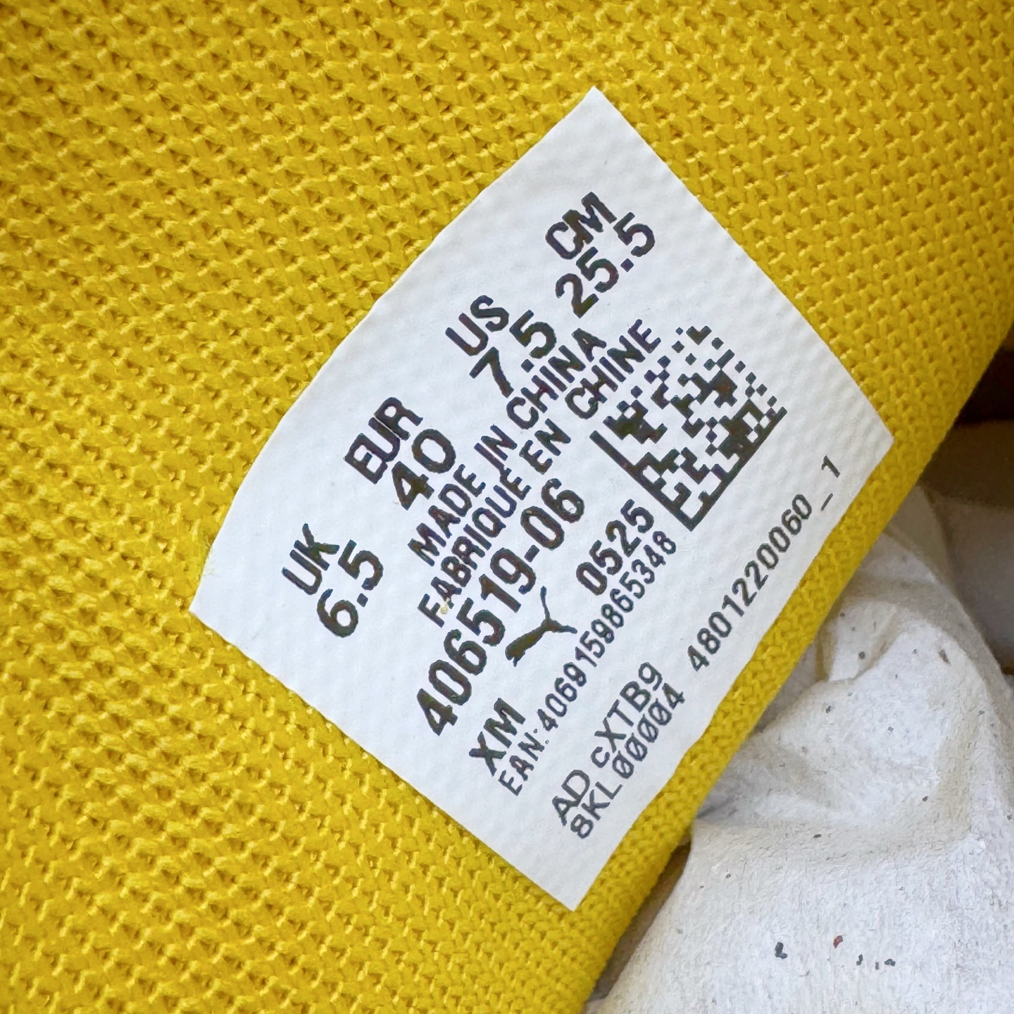 图片[18]-＃KZ纯原 Balenciaga x PUMA/彪马 Speedcat 巴黎世家联名系列薄底鞋牛皮圆头做旧磨损低帮生活休闲鞋 男女同款 口碑大厂出品 品控大底版型不断改良更新 全套原纸板楦头开发 确保原汁原味 完美呈现版型 一比一鞋头弧度高度鞋身弧度 独家私模原厂航空铝磨具打磨大底 鞋头坡度极致还原 无解鞋型 原盒原配 圈内天花板工艺 原厂玻璃冲刀 超高清洁度 全鞋零毛边皮料切割 选用了近两年人气极高的 “薄底鞋” PUMA Speedcat 为蓝本，带来了多个不同配色的联名鞋款。在色调上继承了这双赛车鞋原本的惯用方案，但鞋身侧面标志性的 PUMA Formstrip 标志则采用了 “破坏做旧” 的手法，这也是 Balenciaga 鞋款极为常见的风格。将白色的 PUMA Formstrip 撕掉了一大半，这极为 “粗暴” 的处理方式，在街头绝对有着十足的回头率。鞋头的 PUMA Logo 得以保留，烫金的 BALENCIAGA 字样则表明了它的联名身份，后跟则是鞋款的尺码，这也是 Balenciaga 鞋款的家族习惯。实拍调校N版已经零色差零失真 百分百还原实物色彩所见即所得 不存在货不对板色差等低级问题 选购参考实物拍摄 不混卖不参货 只用心做好货严格选品 承诺混一赔十 尺码：35.5 36 36.5 37.5 38 38.5 39 40 40.5 41 42 42.5 43 44 44.5 45 46-选品中心