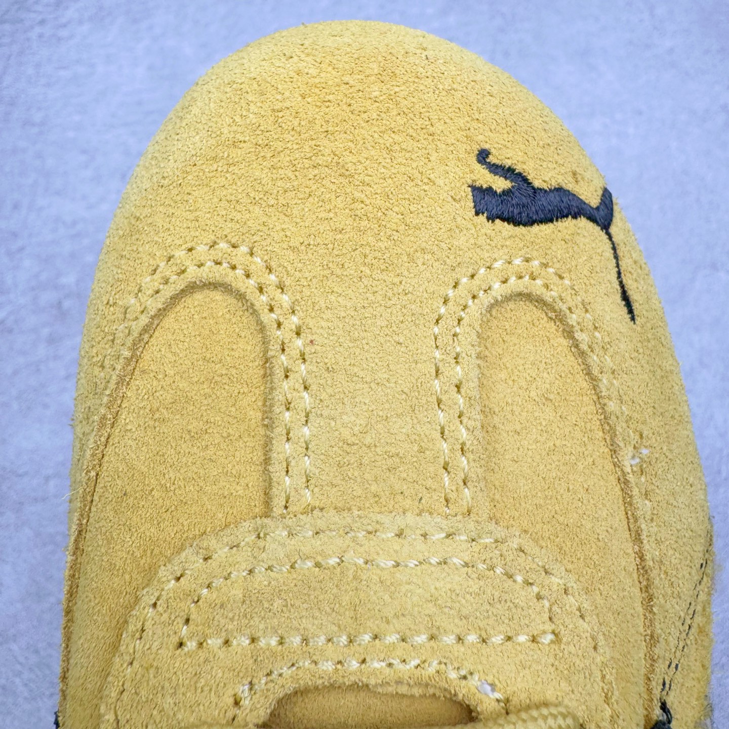 图片[12]-＃KZ纯原 Balenciaga x PUMA/彪马 Speedcat 巴黎世家联名系列薄底鞋牛皮圆头做旧磨损低帮生活休闲鞋 男女同款 口碑大厂出品 品控大底版型不断改良更新 全套原纸板楦头开发 确保原汁原味 完美呈现版型 一比一鞋头弧度高度鞋身弧度 独家私模原厂航空铝磨具打磨大底 鞋头坡度极致还原 无解鞋型 原盒原配 圈内天花板工艺 原厂玻璃冲刀 超高清洁度 全鞋零毛边皮料切割 选用了近两年人气极高的 “薄底鞋” PUMA Speedcat 为蓝本，带来了多个不同配色的联名鞋款。在色调上继承了这双赛车鞋原本的惯用方案，但鞋身侧面标志性的 PUMA Formstrip 标志则采用了 “破坏做旧” 的手法，这也是 Balenciaga 鞋款极为常见的风格。将白色的 PUMA Formstrip 撕掉了一大半，这极为 “粗暴” 的处理方式，在街头绝对有着十足的回头率。鞋头的 PUMA Logo 得以保留，烫金的 BALENCIAGA 字样则表明了它的联名身份，后跟则是鞋款的尺码，这也是 Balenciaga 鞋款的家族习惯。实拍调校N版已经零色差零失真 百分百还原实物色彩所见即所得 不存在货不对板色差等低级问题 选购参考实物拍摄 不混卖不参货 只用心做好货严格选品 承诺混一赔十 尺码：35.5 36 36.5 37.5 38 38.5 39 40 40.5 41 42 42.5 43 44 44.5 45 46-选品中心